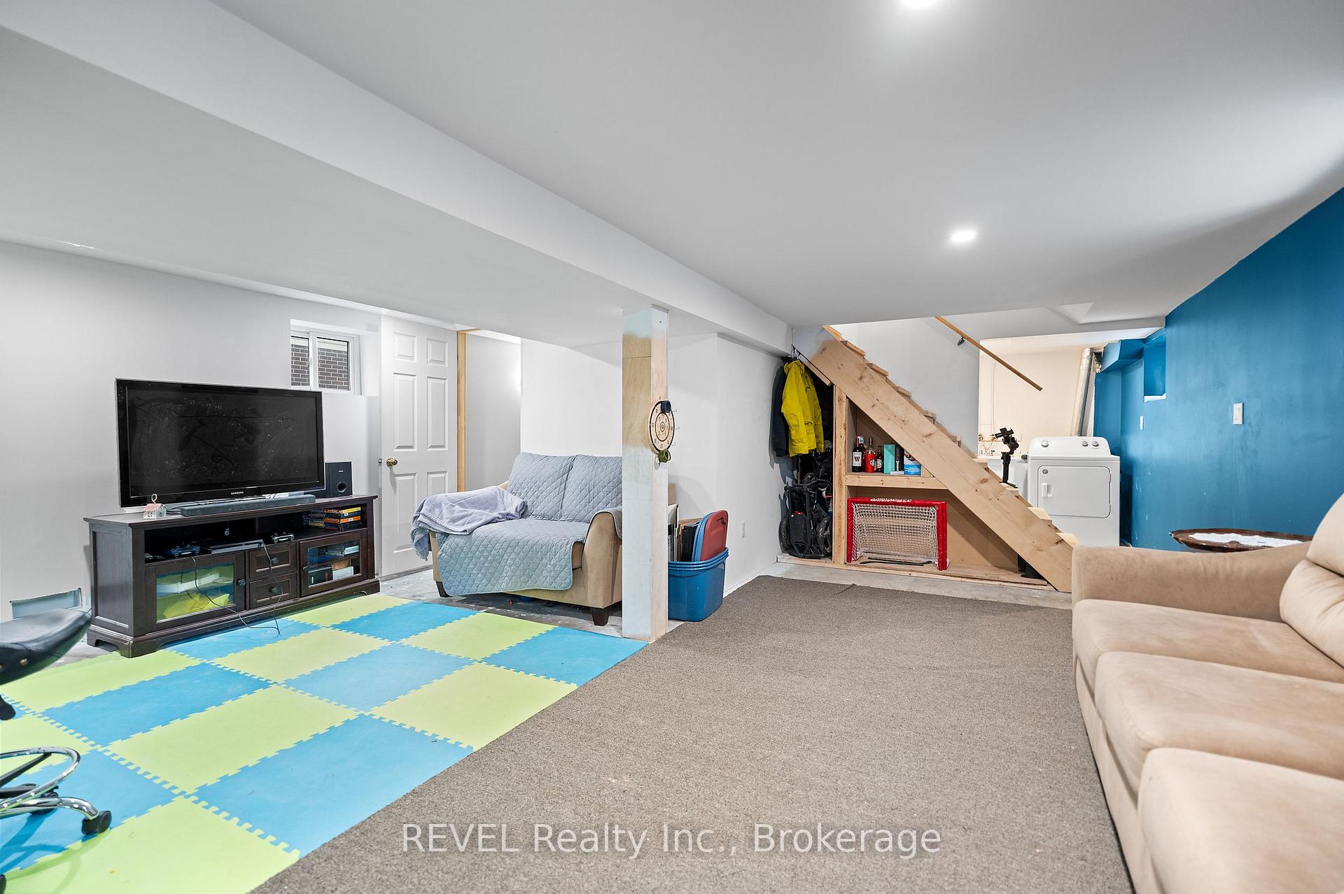 Photo 15 of 421 Wright Street, Welland, Lincoln/Crowland — HOMEH