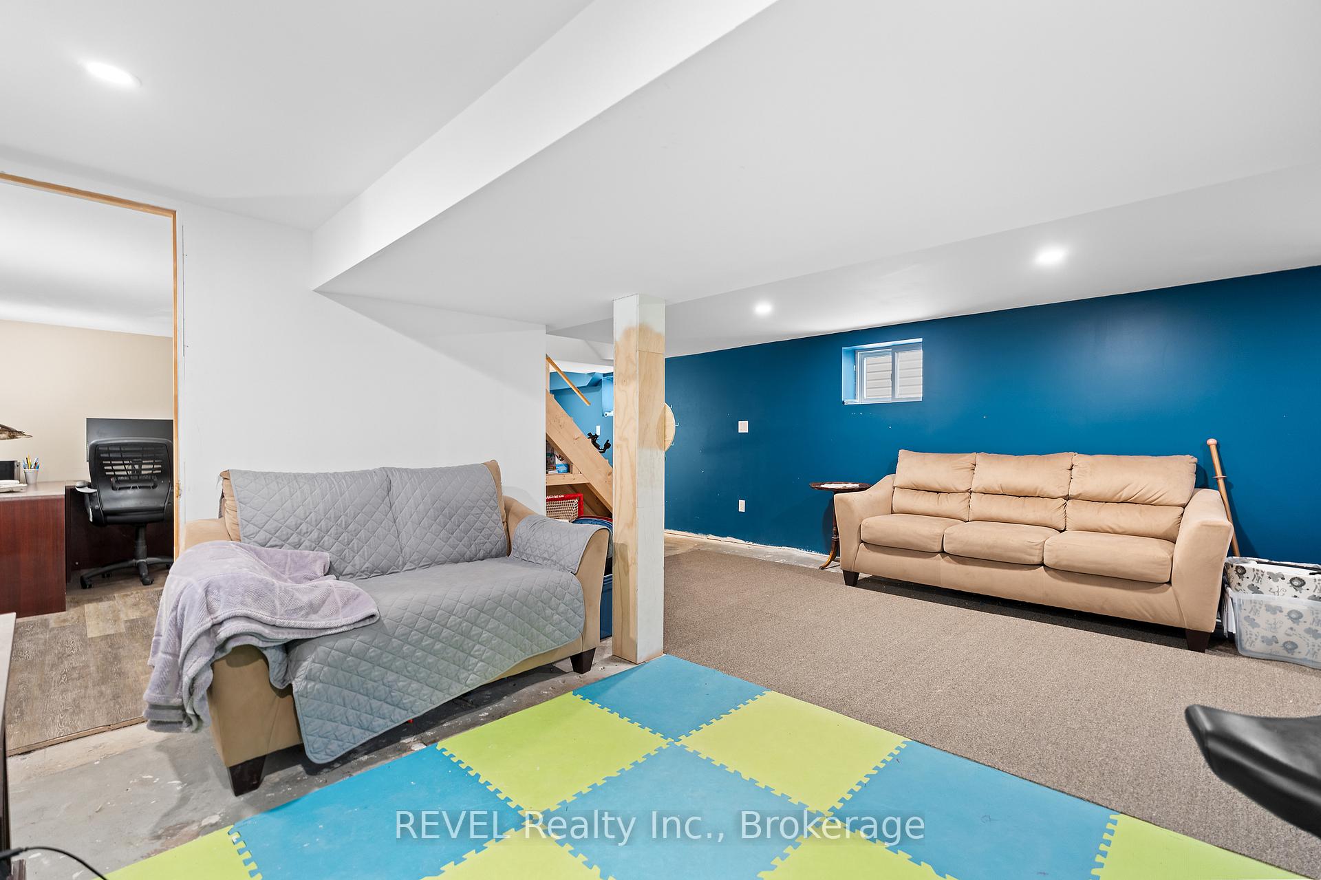 Photo 16 of 421 Wright Street, Welland, Lincoln/Crowland — HOMEH