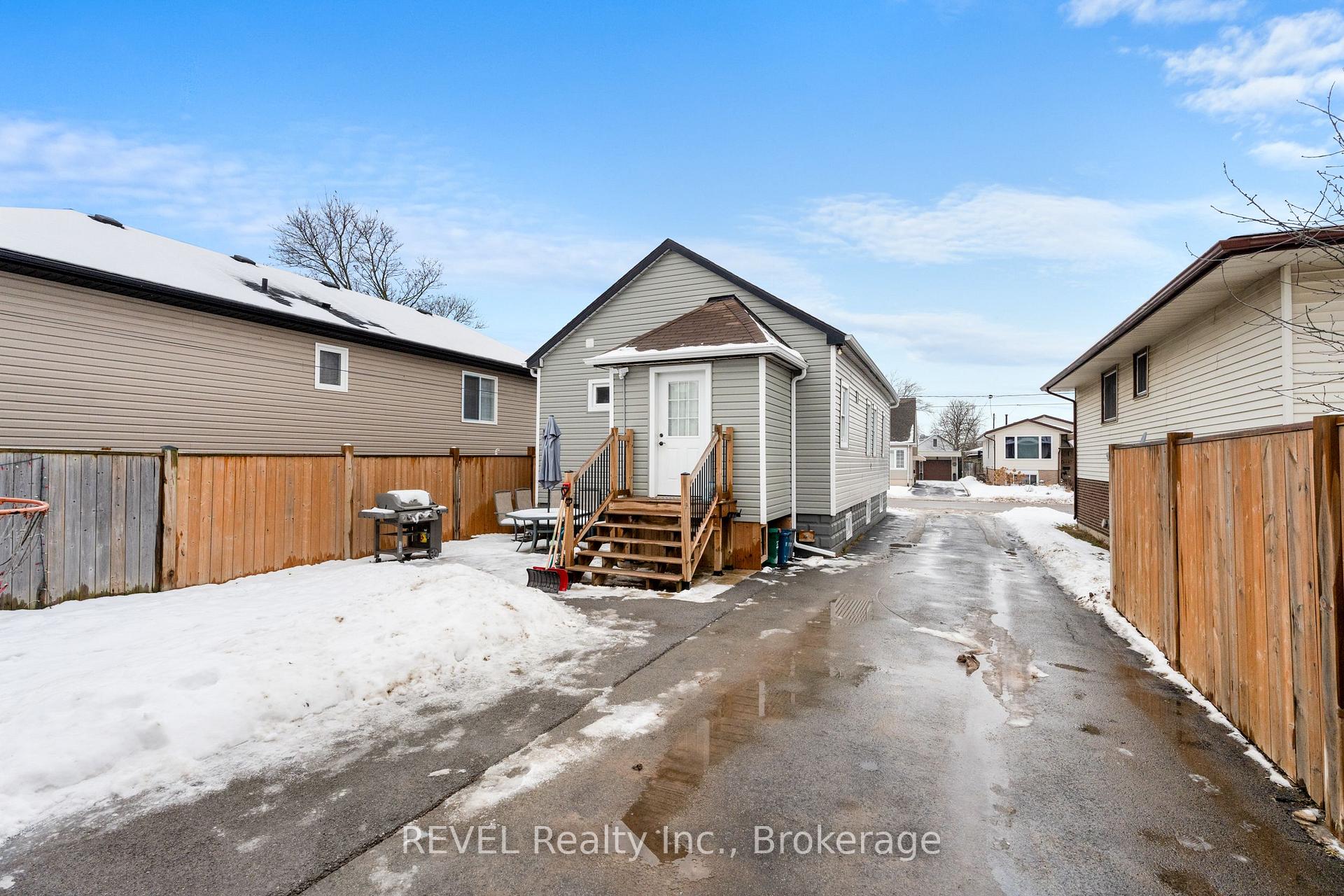 Photo 23 of 421 Wright Street, Welland, Lincoln/Crowland — HOMEH