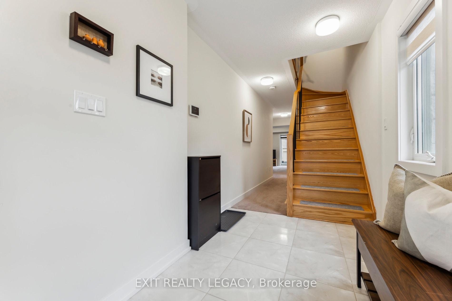 Photo 5 of 2528 Castlegate Crossing, Pickering, Duffin Heights — HOMEH