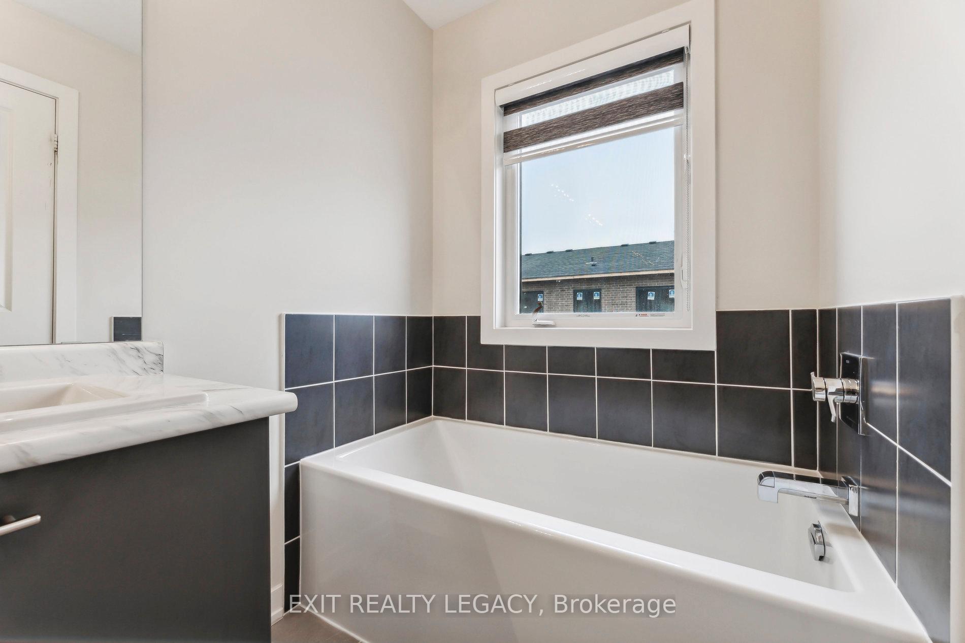 Photo 37 of 2528 Castlegate Crossing, Pickering, Duffin Heights — HOMEH