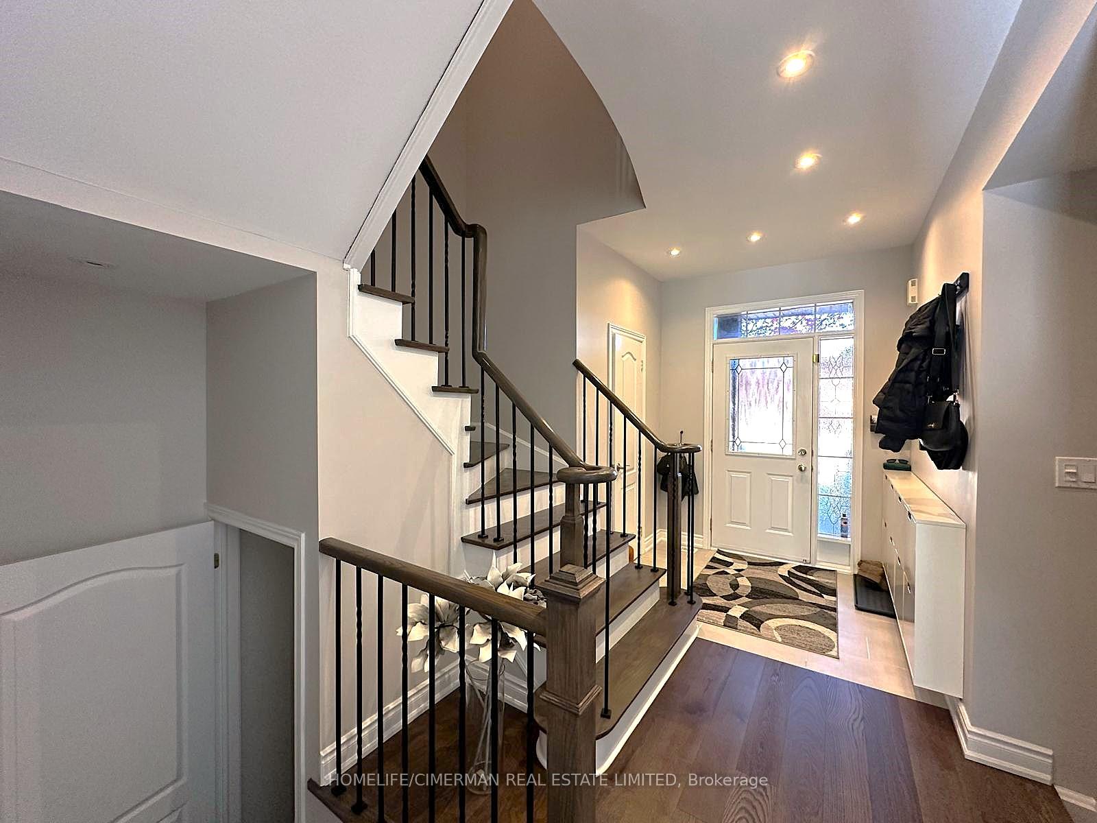 Photo 3 of 19 Shemer Drive, Vaughan, Patterson — HOMEH