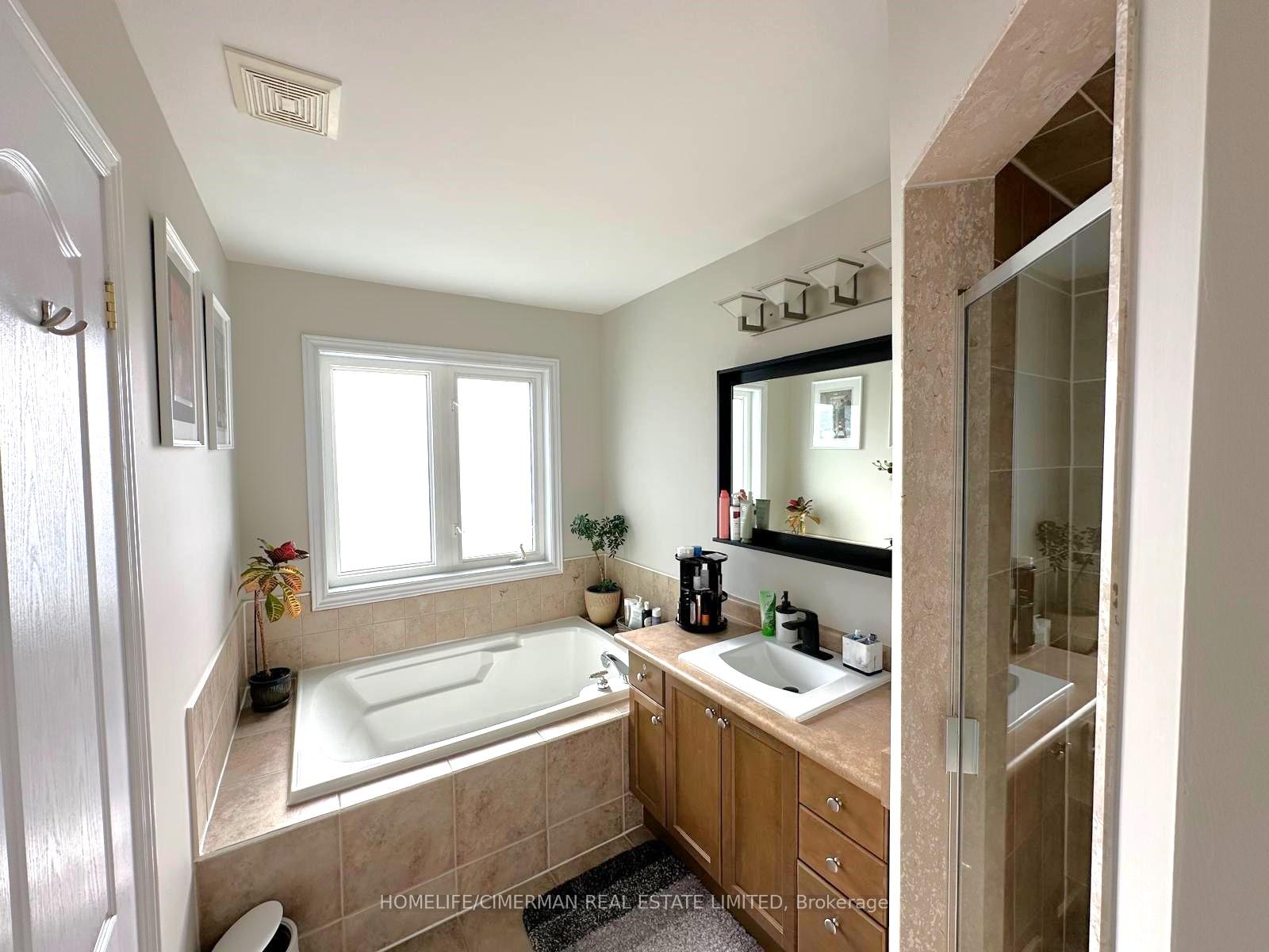 Photo 13 of 19 Shemer Drive, Vaughan, Patterson — HOMEH