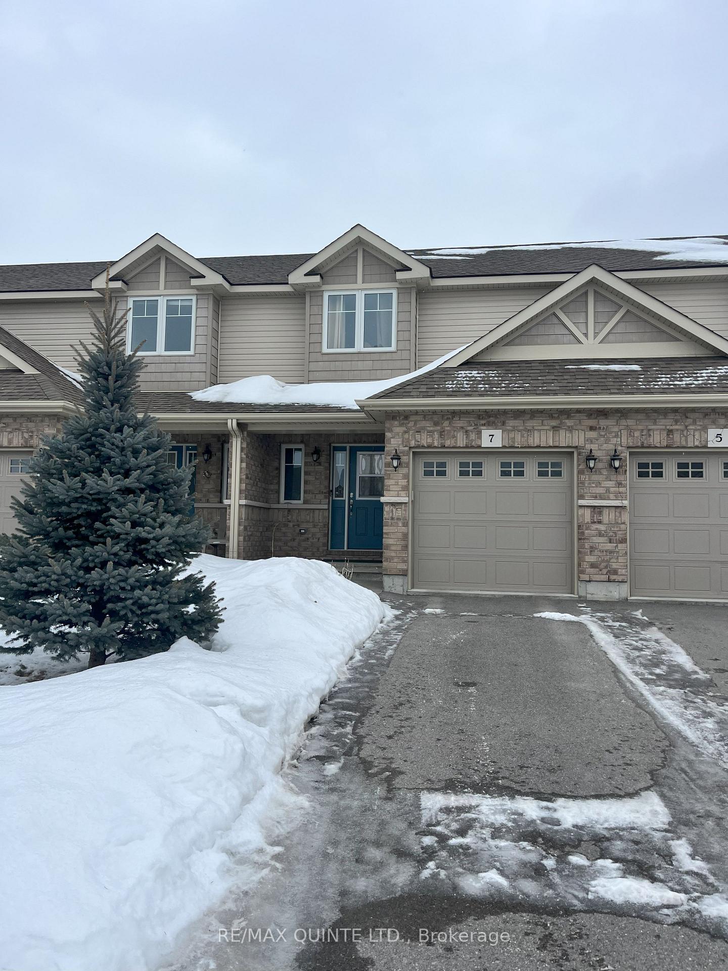 Front of 7 Valleyview Court