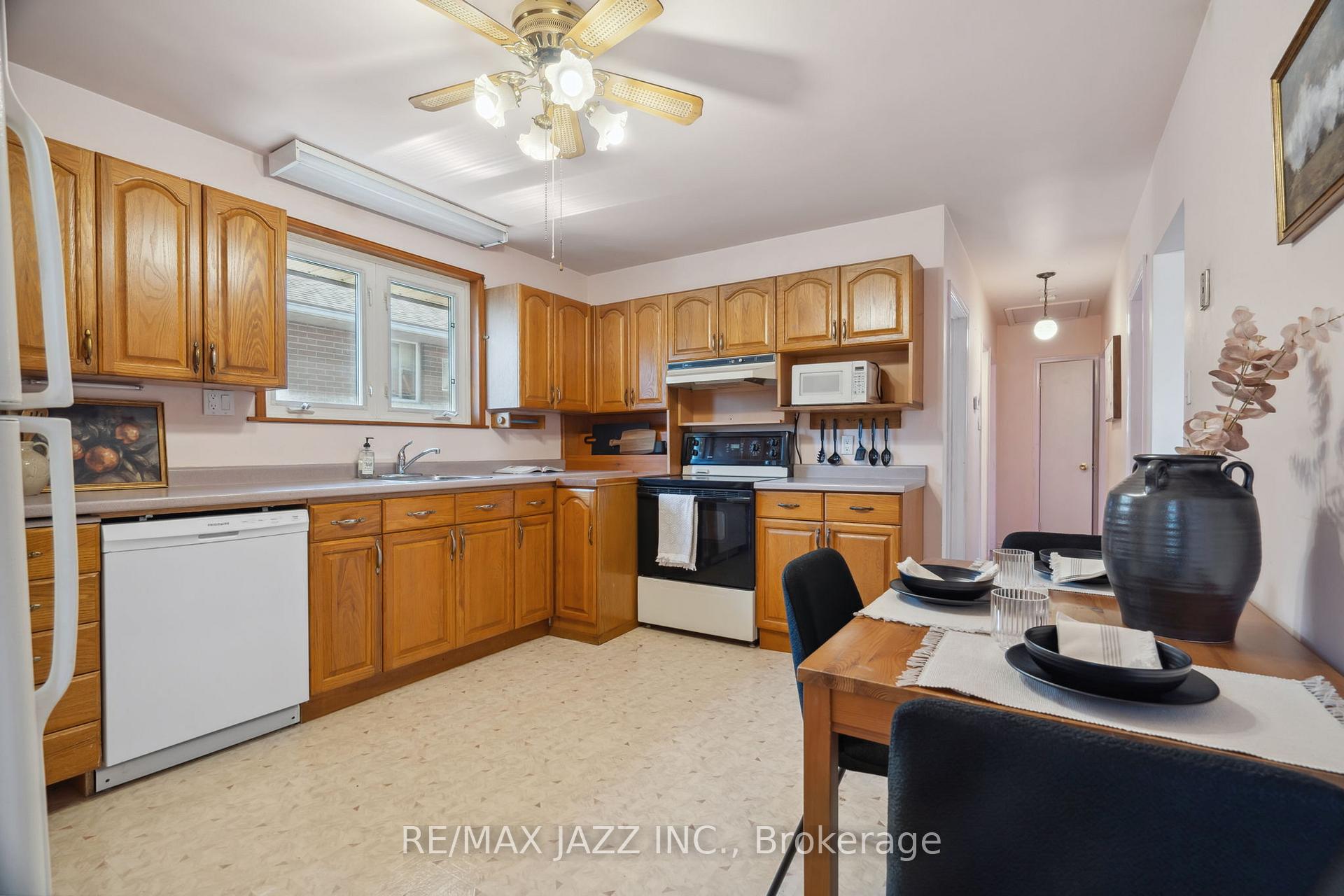 Photo 8 of 368 Wolfe Street, Oshawa, Lakeview — HOMEH