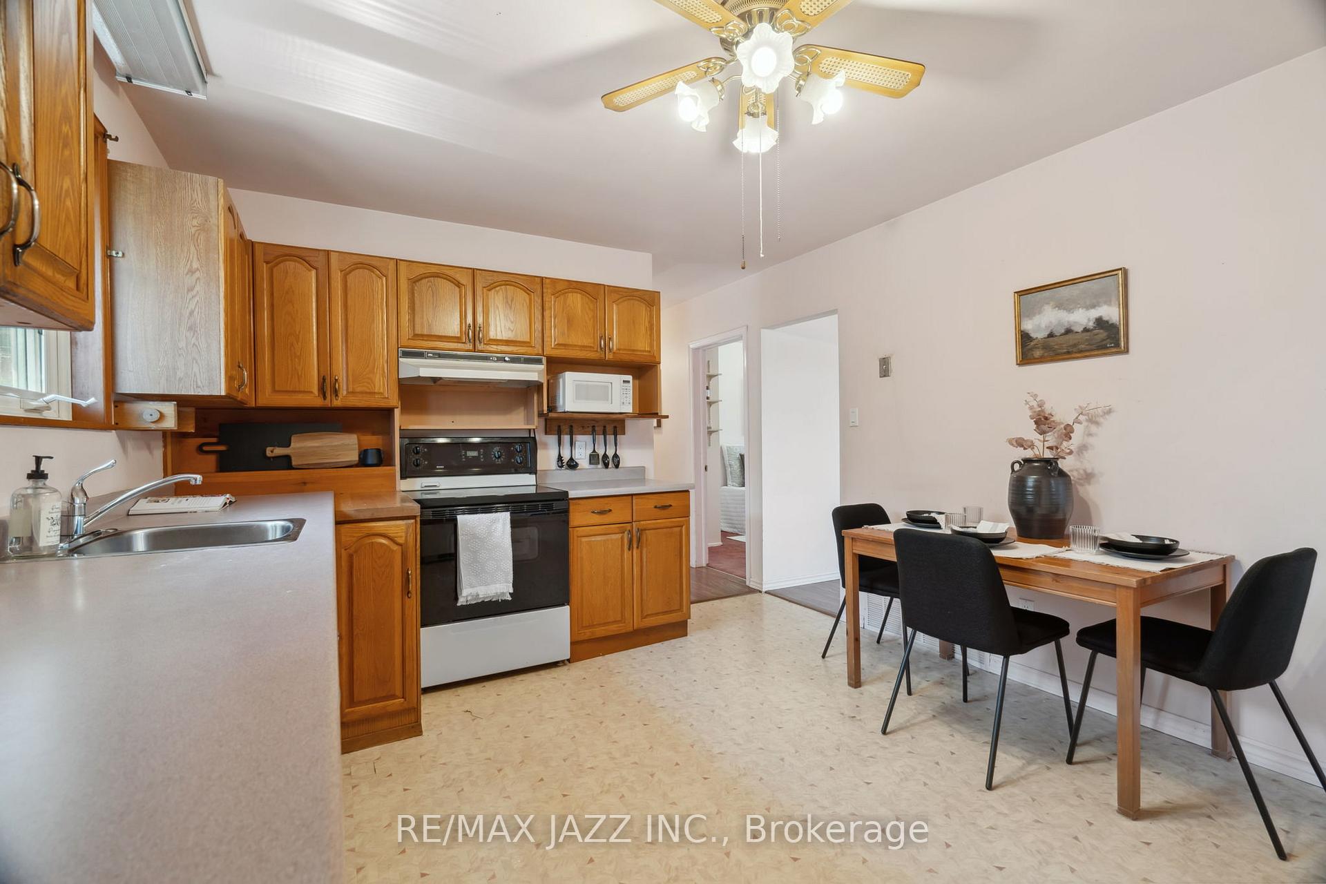 Photo 9 of 368 Wolfe Street, Oshawa, Lakeview — HOMEH