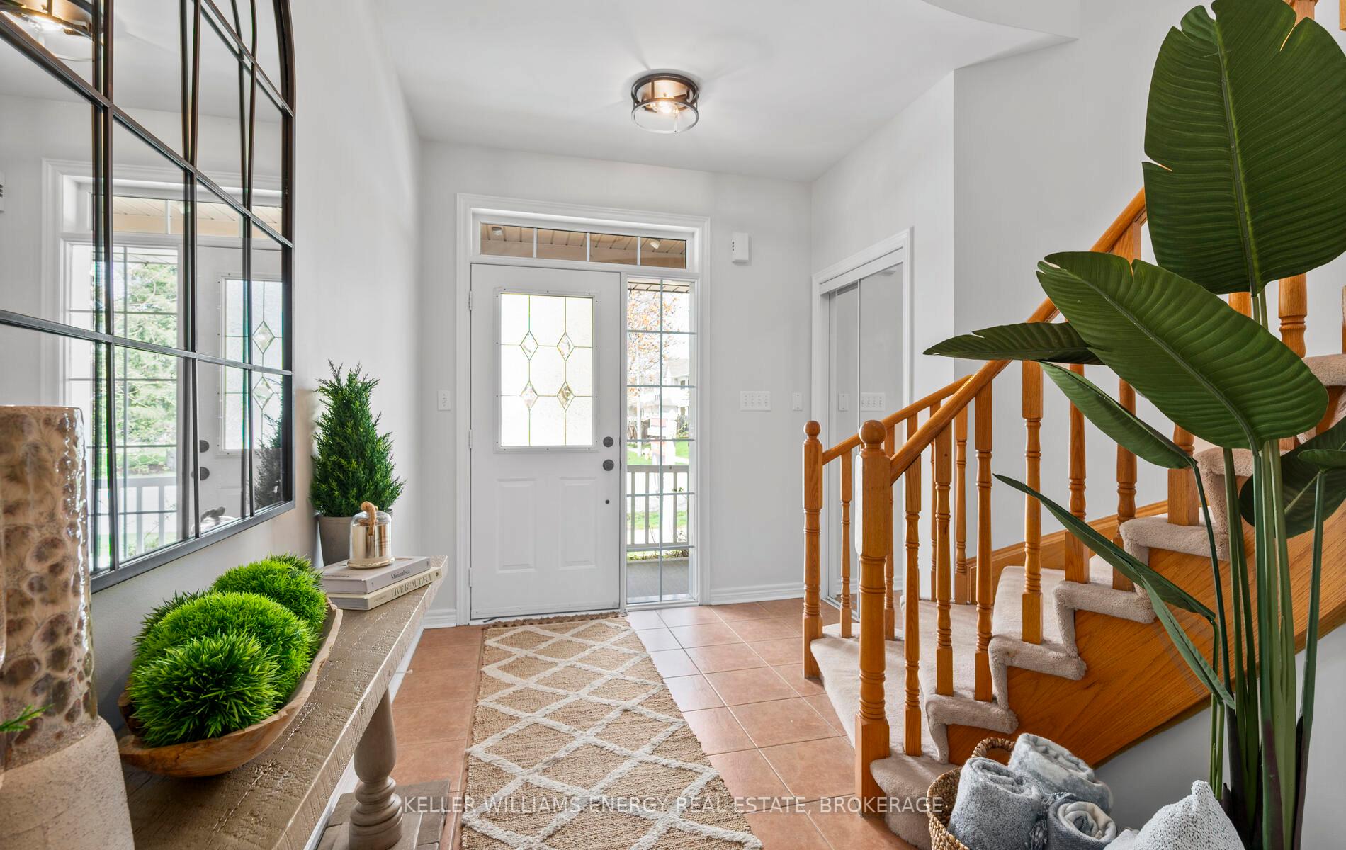 Photo 4 of 23 Charest Place, Whitby, Brooklin — HOMEH