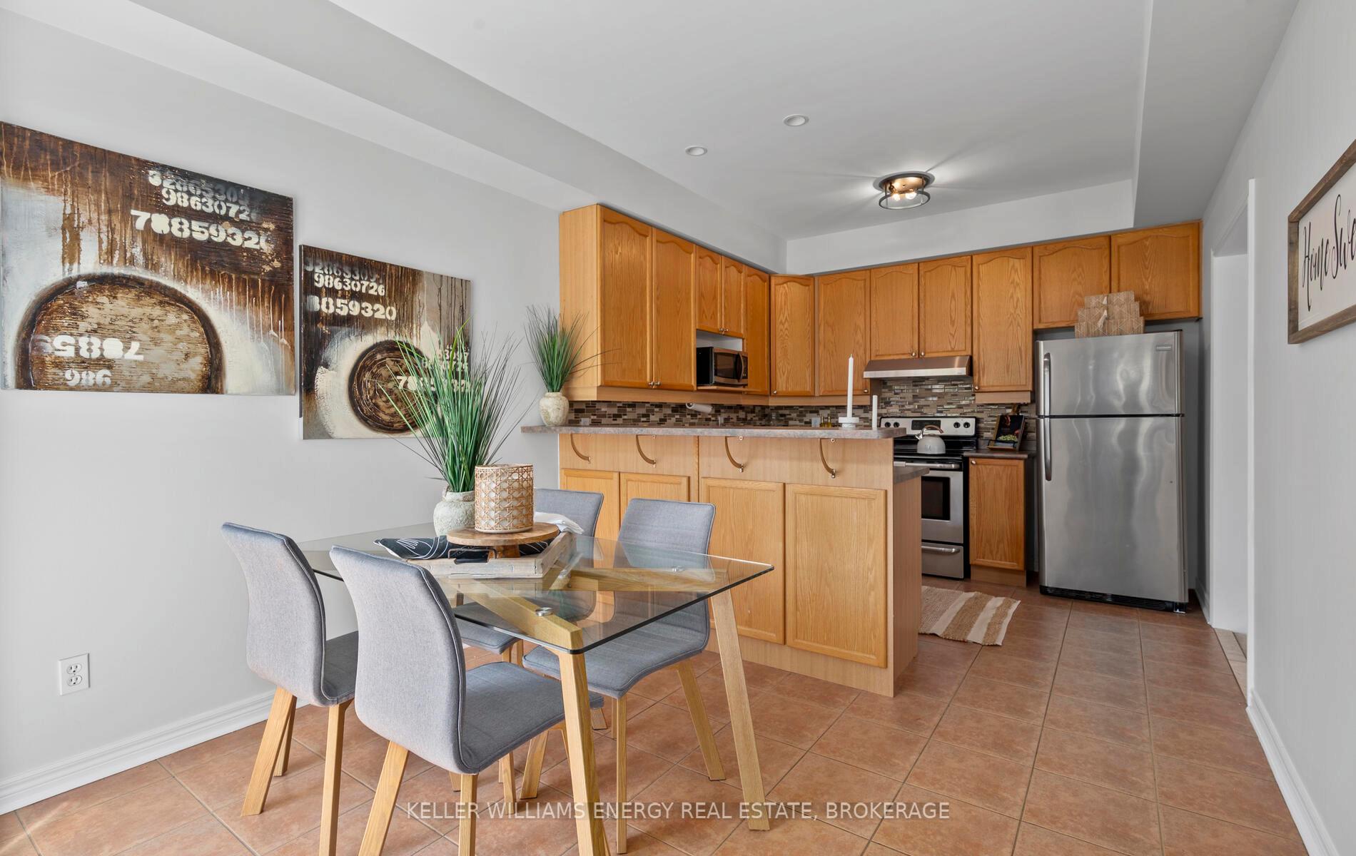 Photo 13 of 23 Charest Place, Whitby, Brooklin — HOMEH