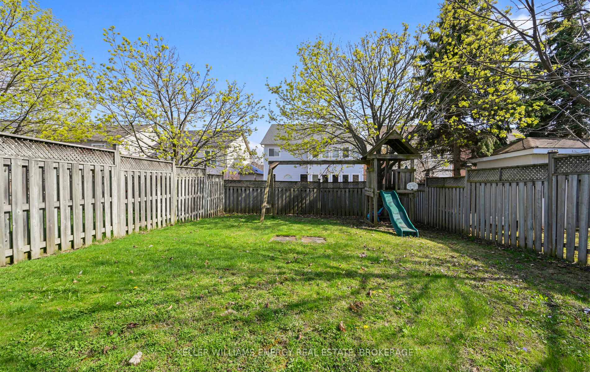Photo 29 of 23 Charest Place, Whitby, Brooklin — HOMEH