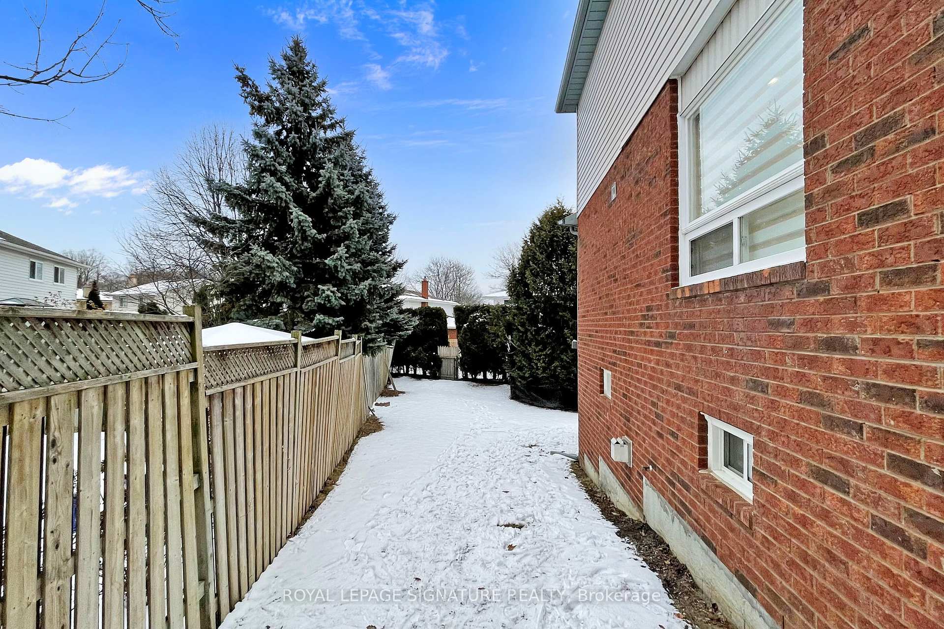 Photo 36 of 451 Compton Crescent, Oshawa, Centennial — HOMEH