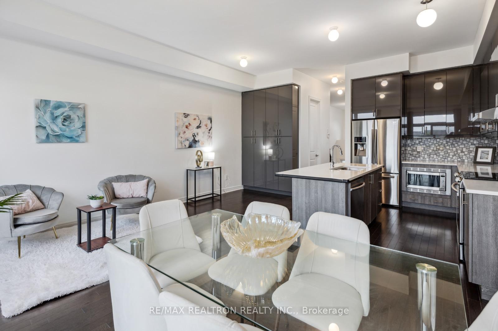 Photo 2 of 5 Laskin Drive, Vaughan, Patterson — HOMEH