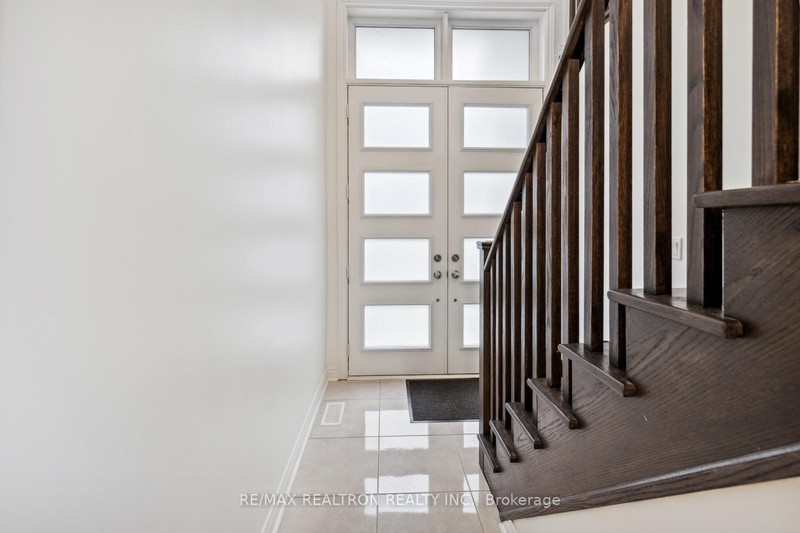 Photo 10 of 5 Laskin Drive, Vaughan, Patterson — HOMEH
