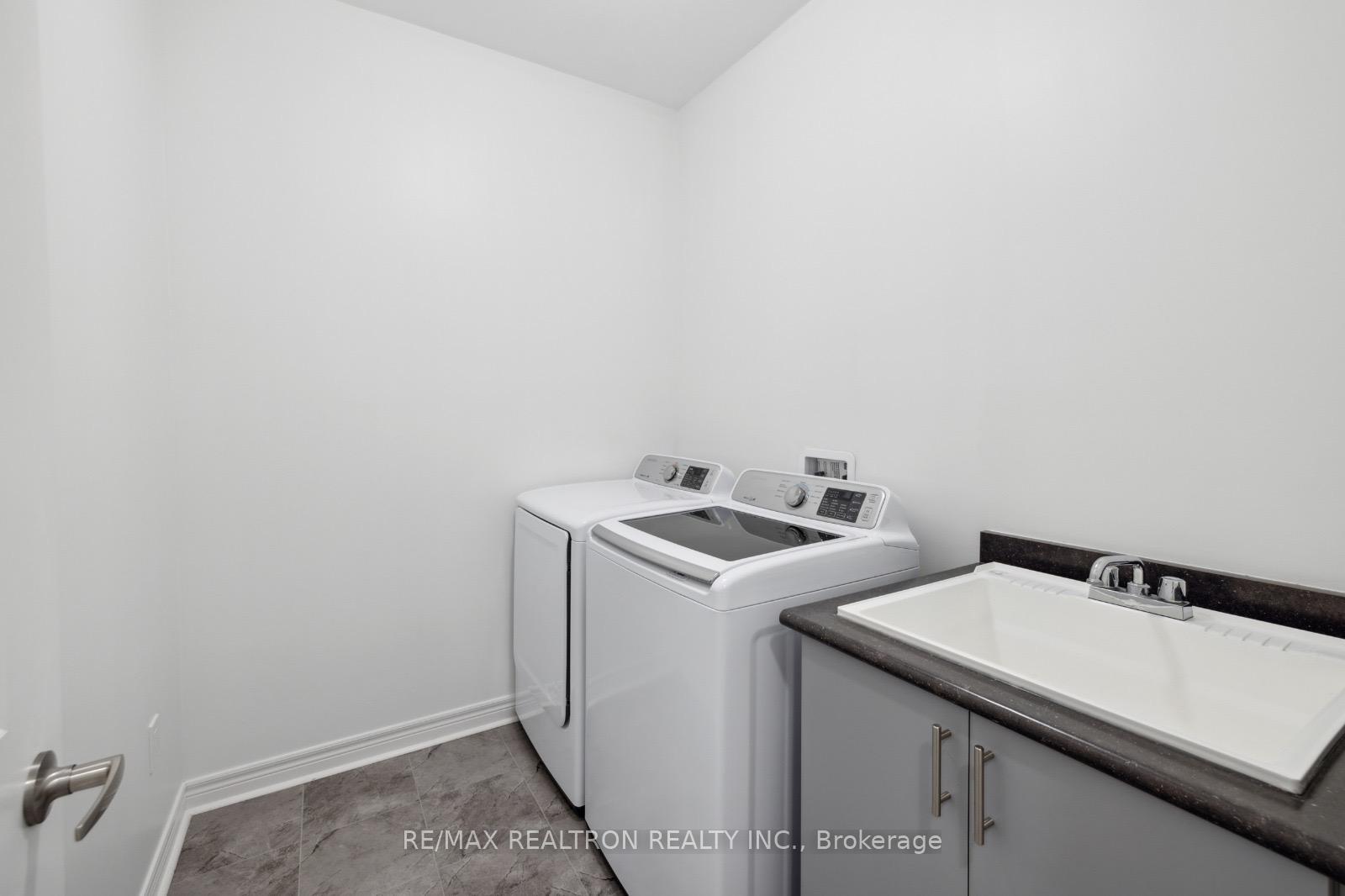 Photo 12 of 5 Laskin Drive, Vaughan, Patterson — HOMEH