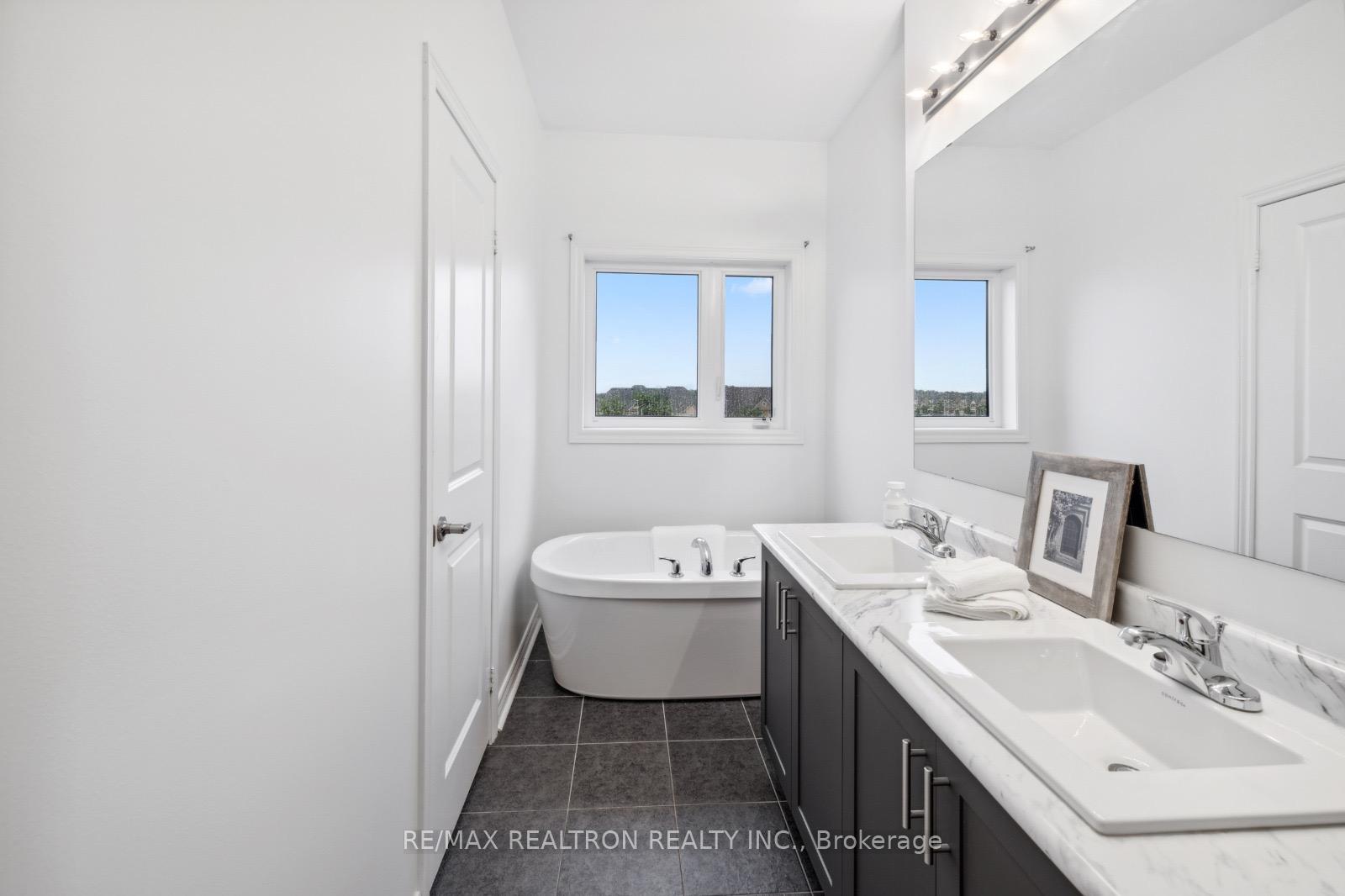 Photo 21 of 5 Laskin Drive, Vaughan, Patterson — HOMEH