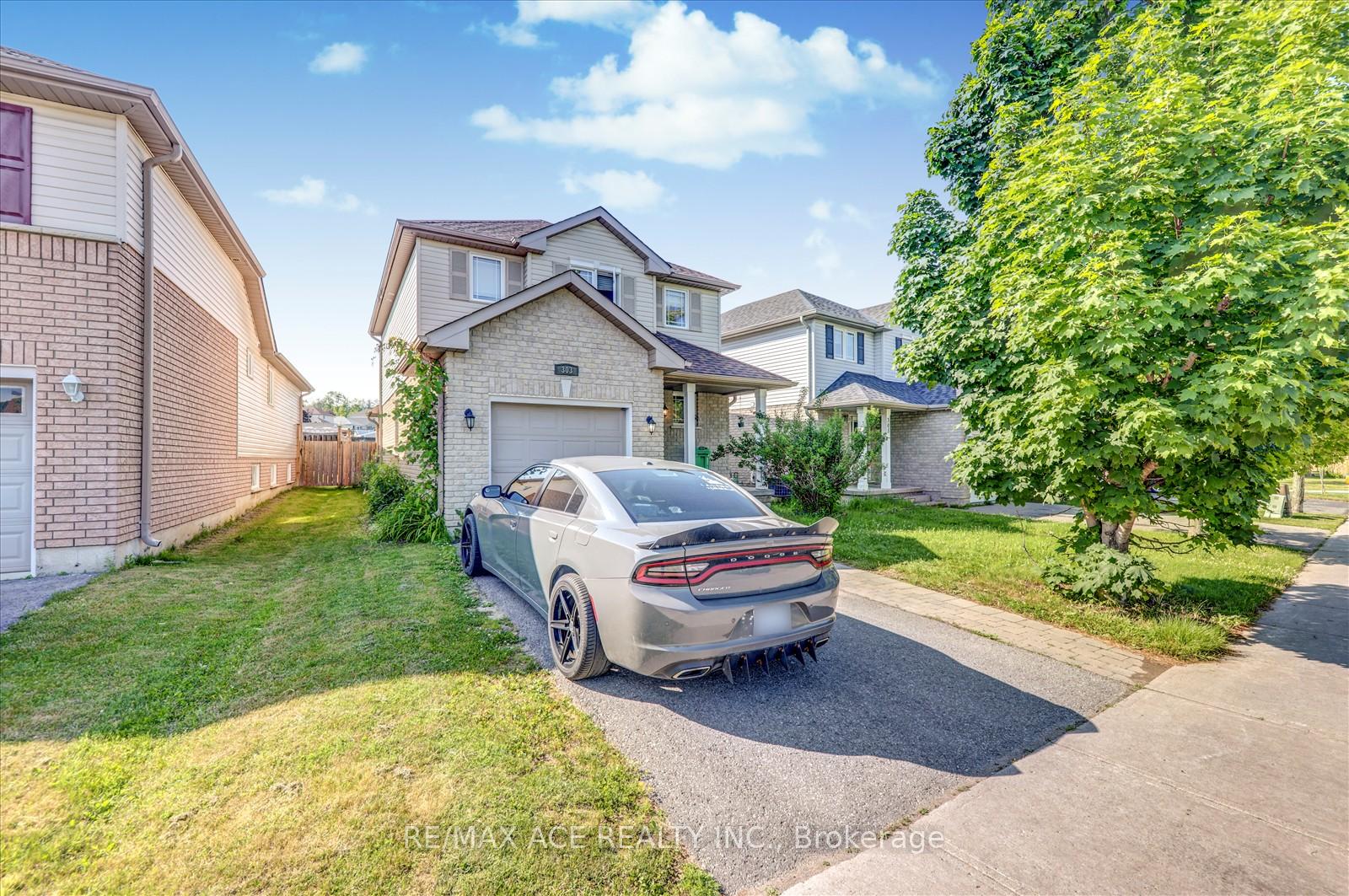 Photo 3 of 303 Spillsbury Drive, Peterborough, Otonabee Ward 1 — HOMEH
