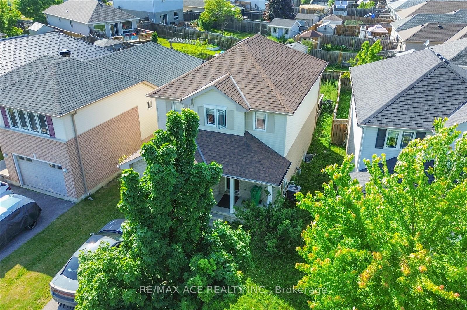 Photo 4 of 303 Spillsbury Drive, Peterborough, Otonabee Ward 1 — HOMEH