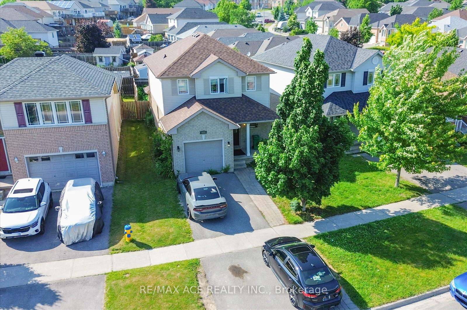 Photo 7 of 303 Spillsbury Drive, Peterborough, Otonabee Ward 1 — HOMEH