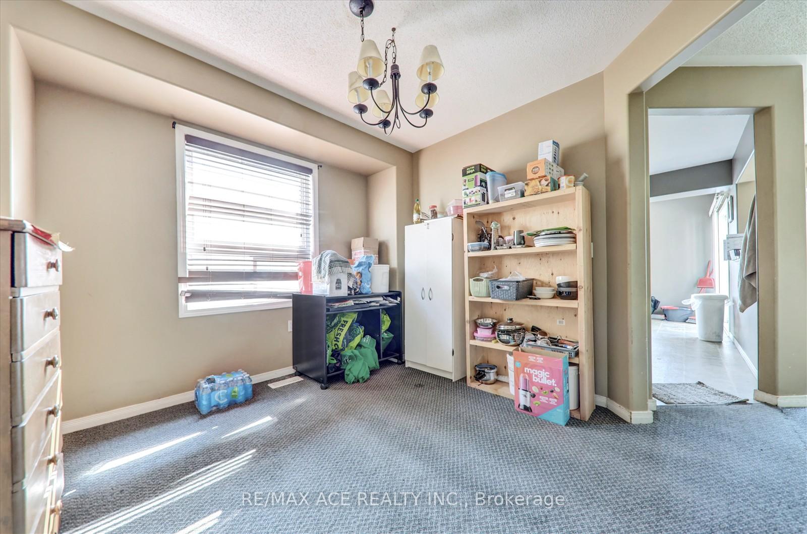 Photo 12 of 303 Spillsbury Drive, Peterborough, Otonabee Ward 1 — HOMEH