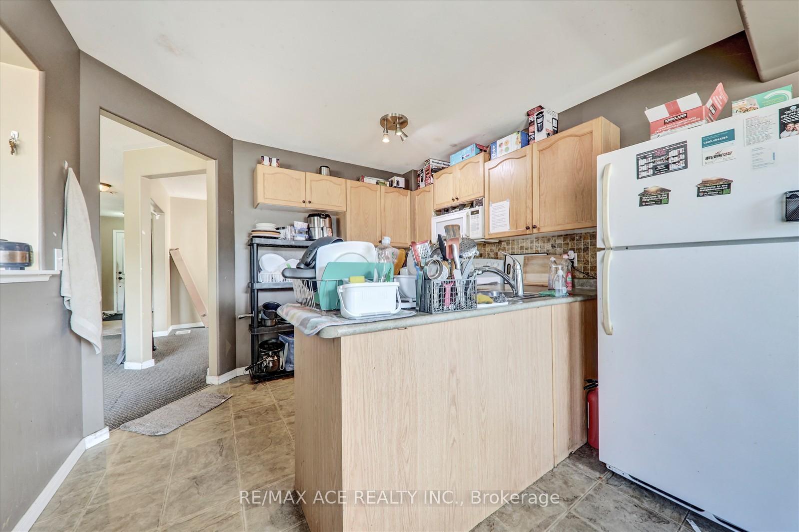Photo 16 of 303 Spillsbury Drive, Peterborough, Otonabee Ward 1 — HOMEH