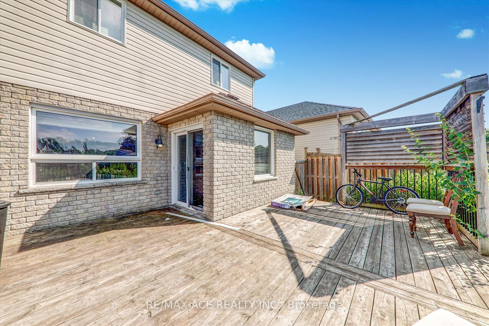 Photo 20 of 303 Spillsbury Drive, Peterborough, Otonabee Ward 1 — HOMEH