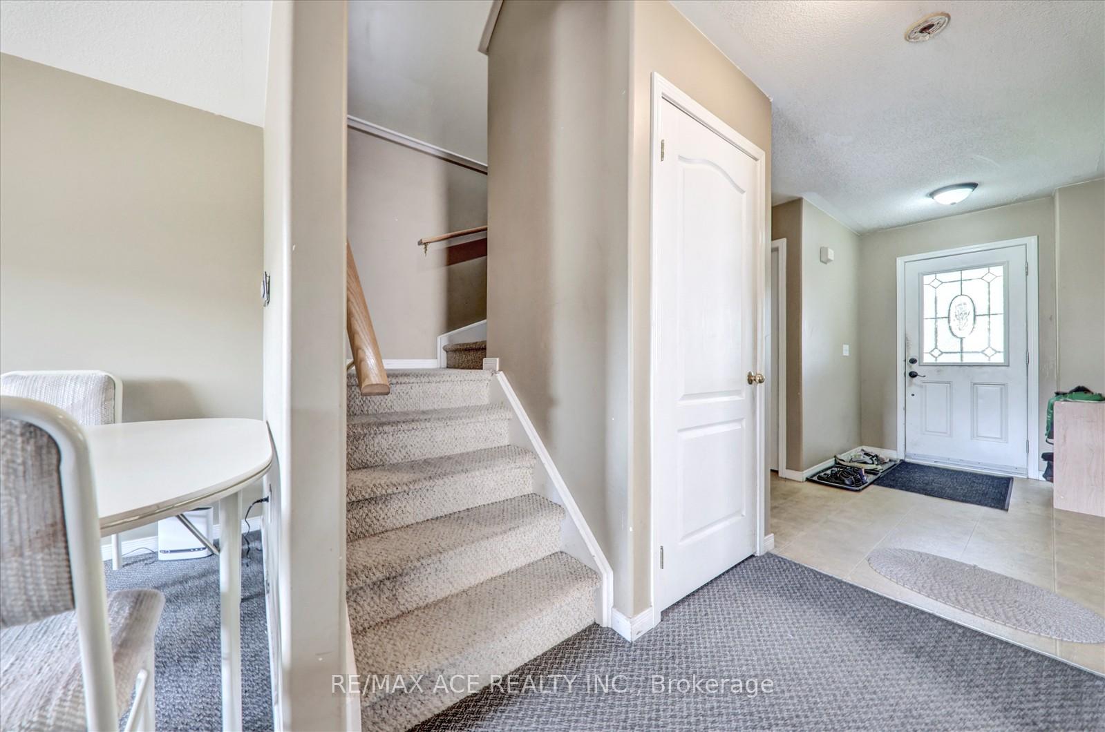 Photo 25 of 303 Spillsbury Drive, Peterborough, Otonabee Ward 1 — HOMEH