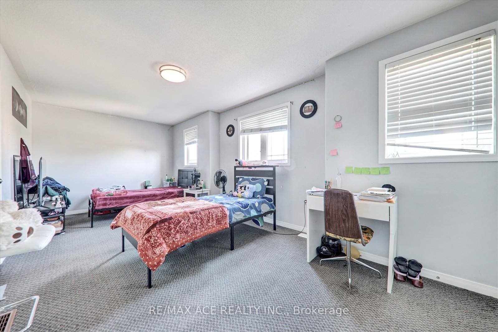 Photo 31 of 303 Spillsbury Drive, Peterborough, Otonabee Ward 1 — HOMEH