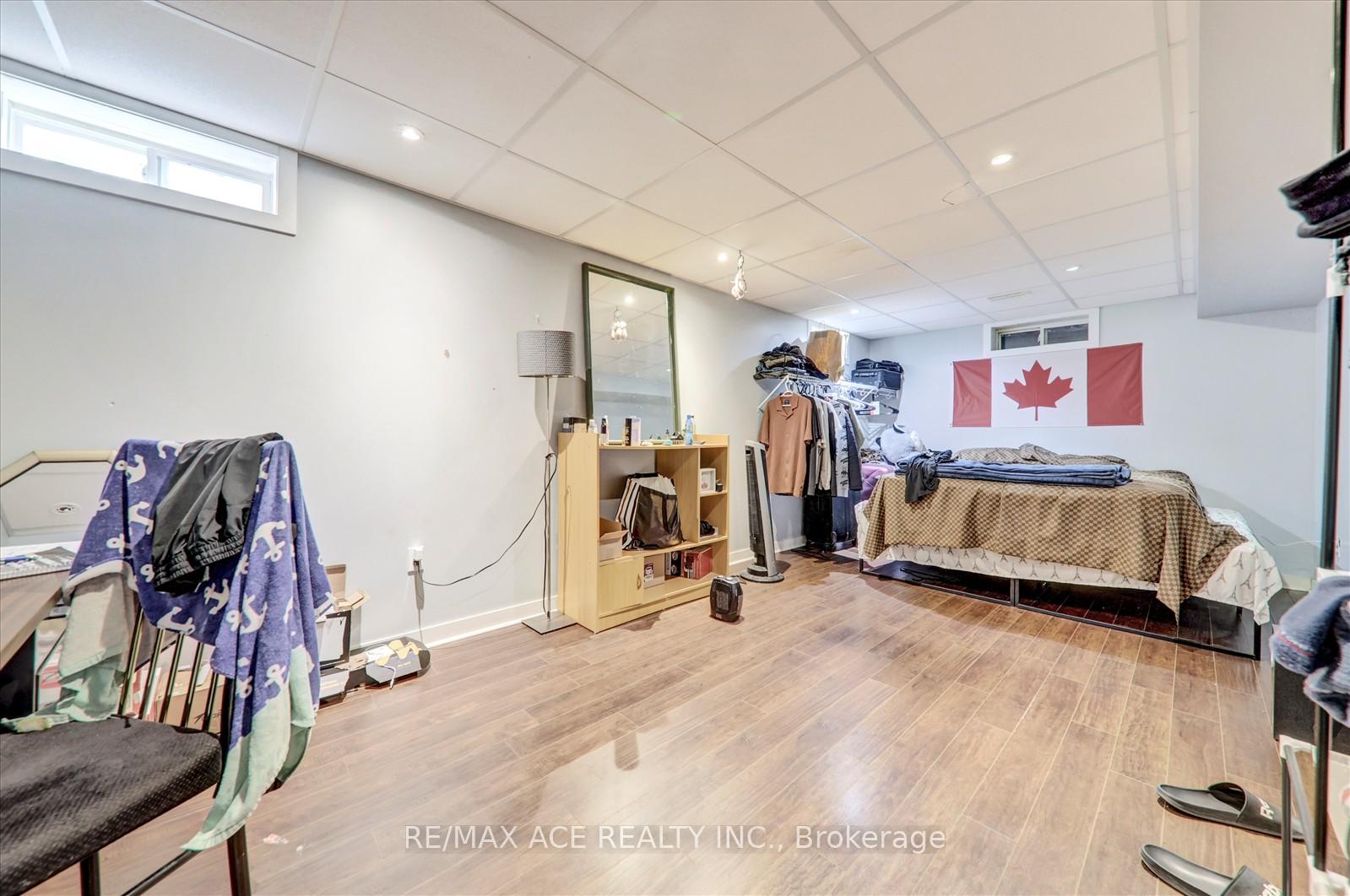 Photo 37 of 303 Spillsbury Drive, Peterborough, Otonabee Ward 1 — HOMEH