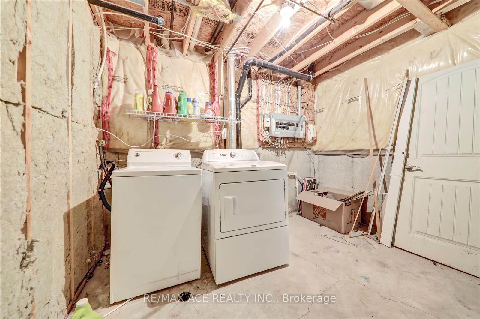 Photo 39 of 303 Spillsbury Drive, Peterborough, Otonabee Ward 1 — HOMEH