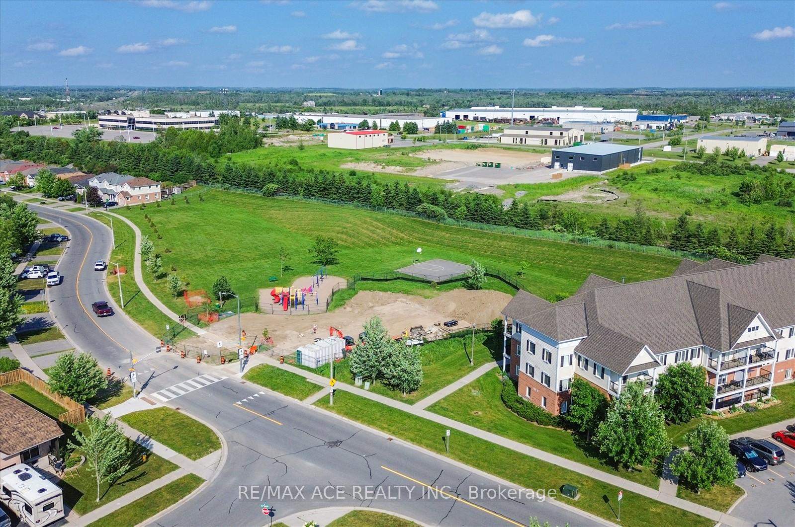 Photo 42 of 303 Spillsbury Drive, Peterborough, Otonabee Ward 1 — HOMEH