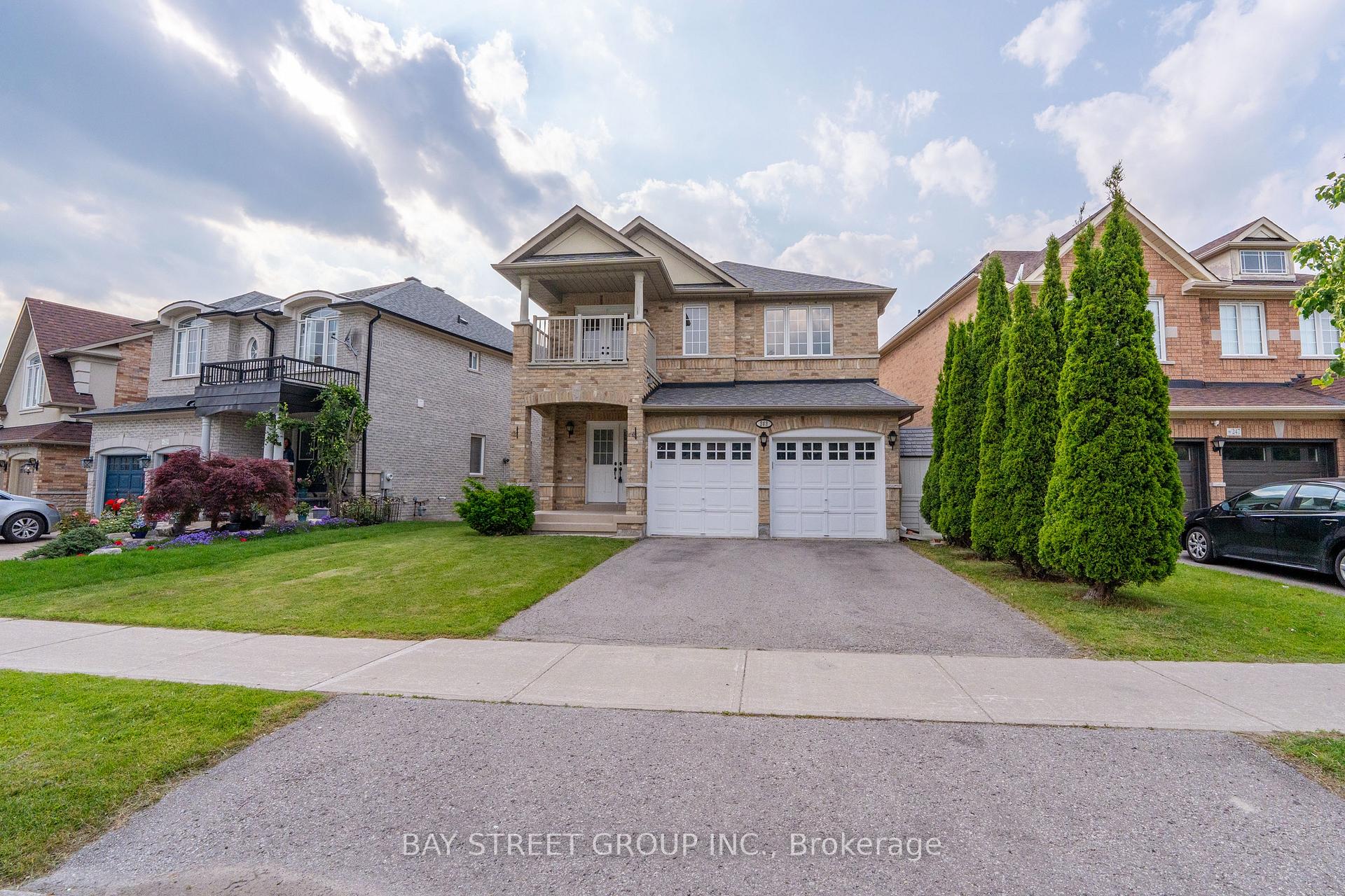 Photo 3 of 243 Zokol Drive, Aurora, Bayview Northeast — HOMEH