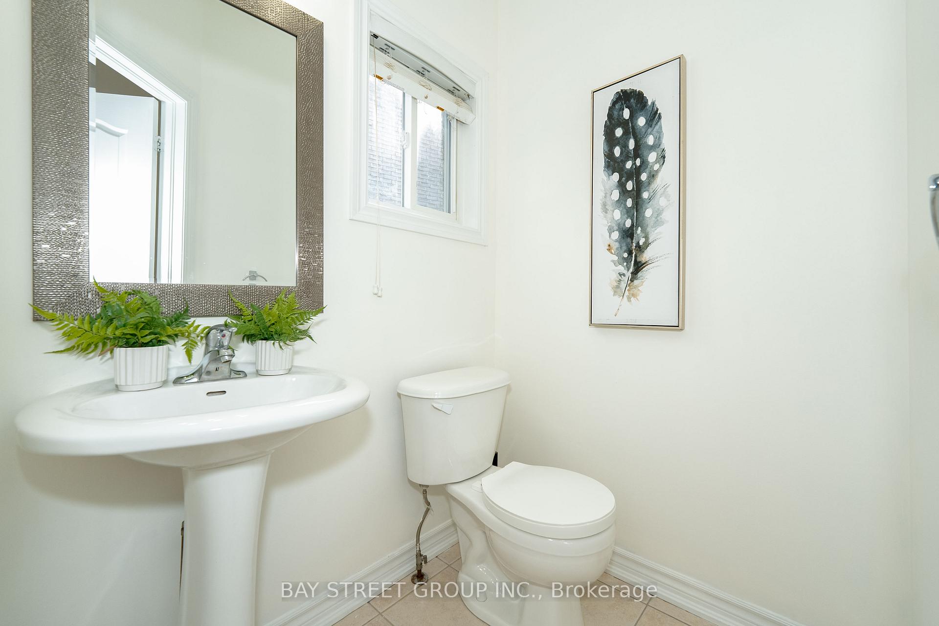 Photo 6 of 243 Zokol Drive, Aurora, Bayview Northeast — HOMEH