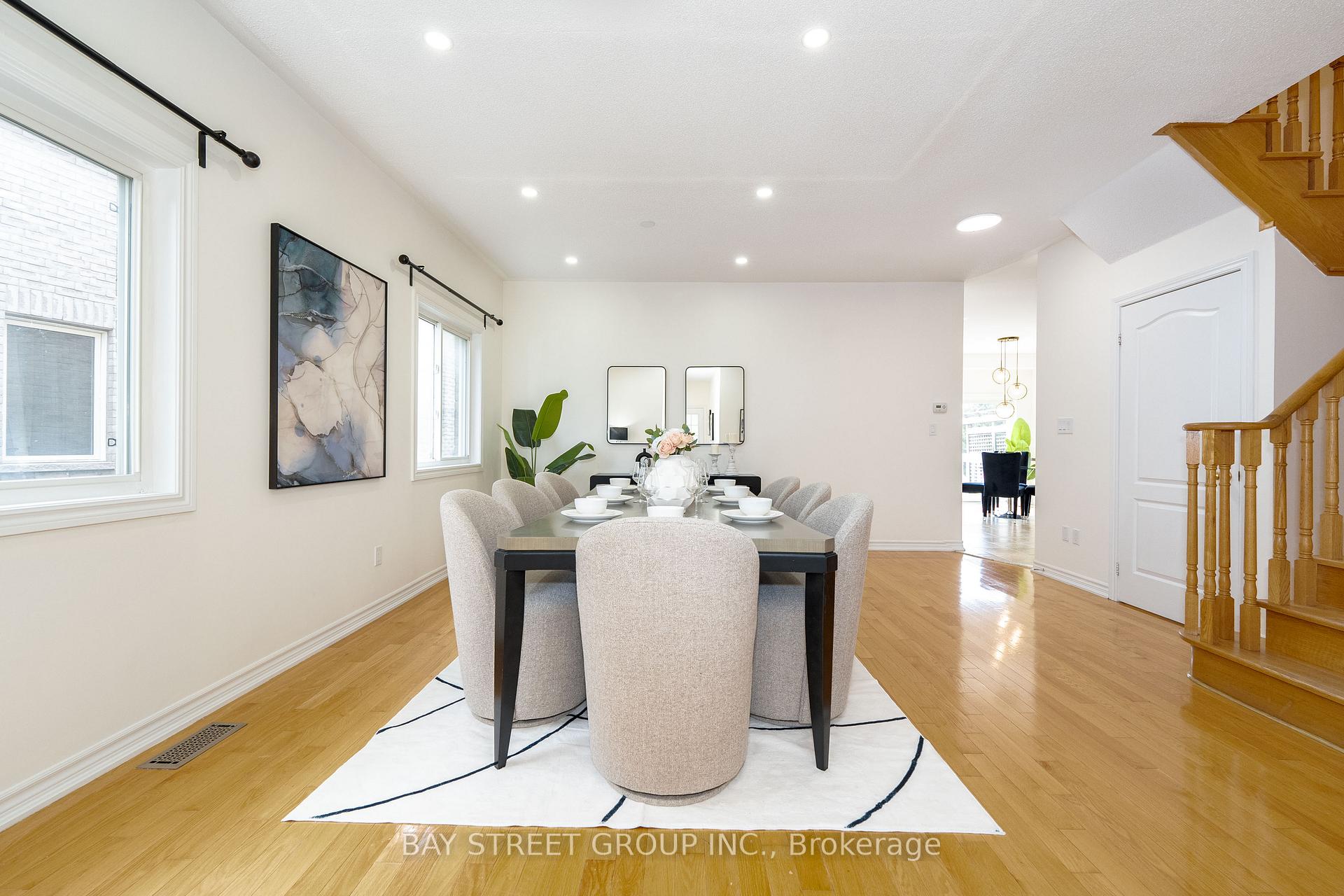 Photo 9 of 243 Zokol Drive, Aurora, Bayview Northeast — HOMEH