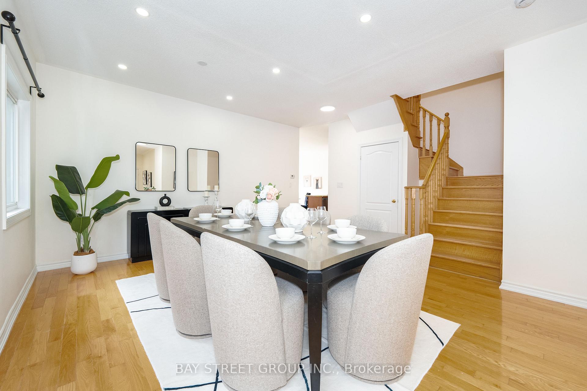 Photo 7 of 243 Zokol Drive, Aurora, Bayview Northeast — HOMEH