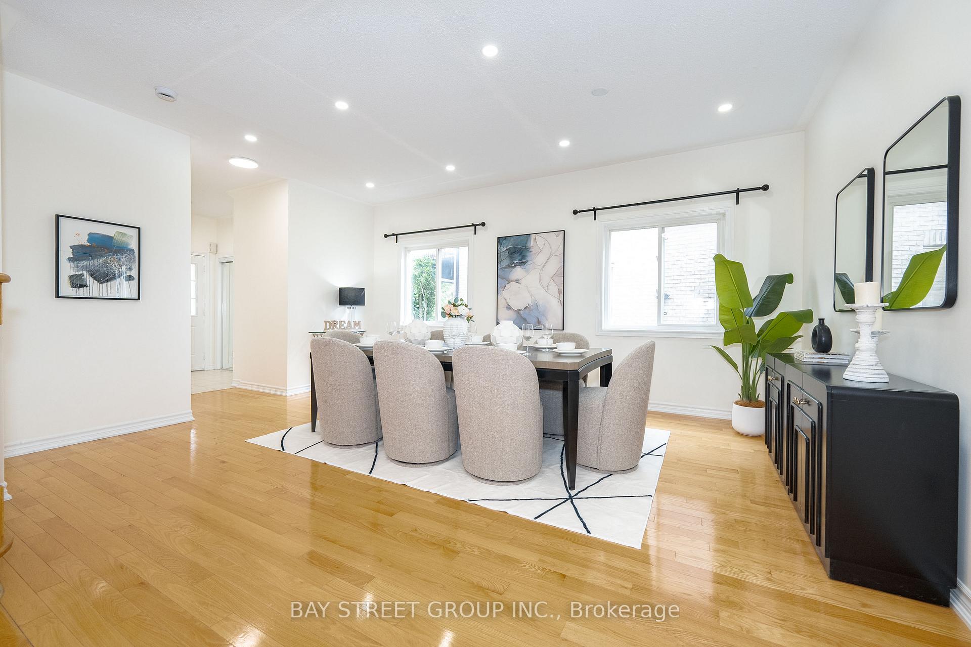 Photo 13 of 243 Zokol Drive, Aurora, Bayview Northeast — HOMEH