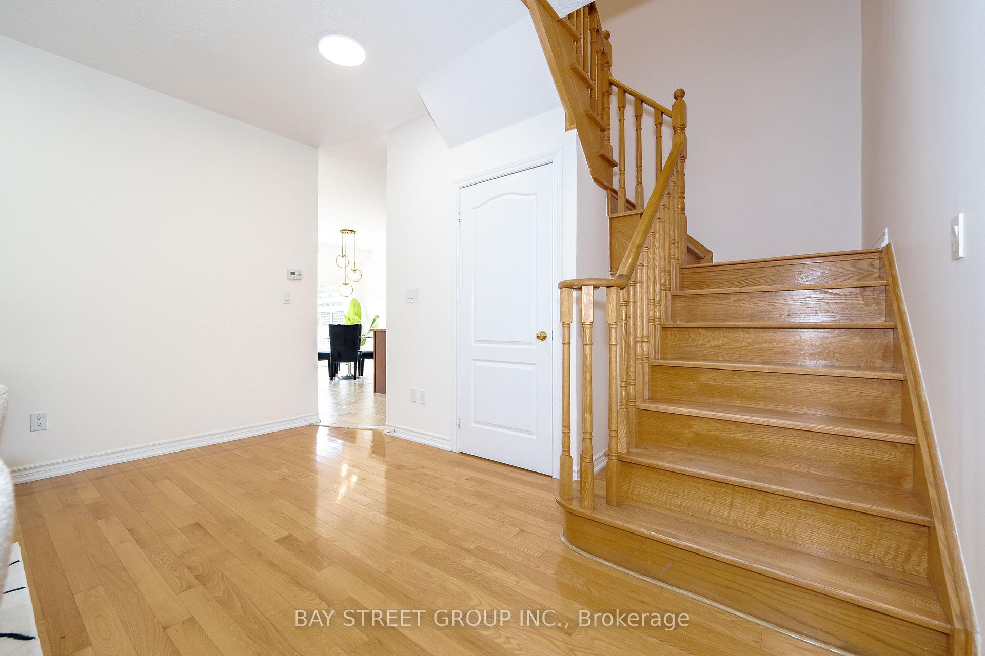 Photo 8 of 243 Zokol Drive, Aurora, Bayview Northeast — HOMEH