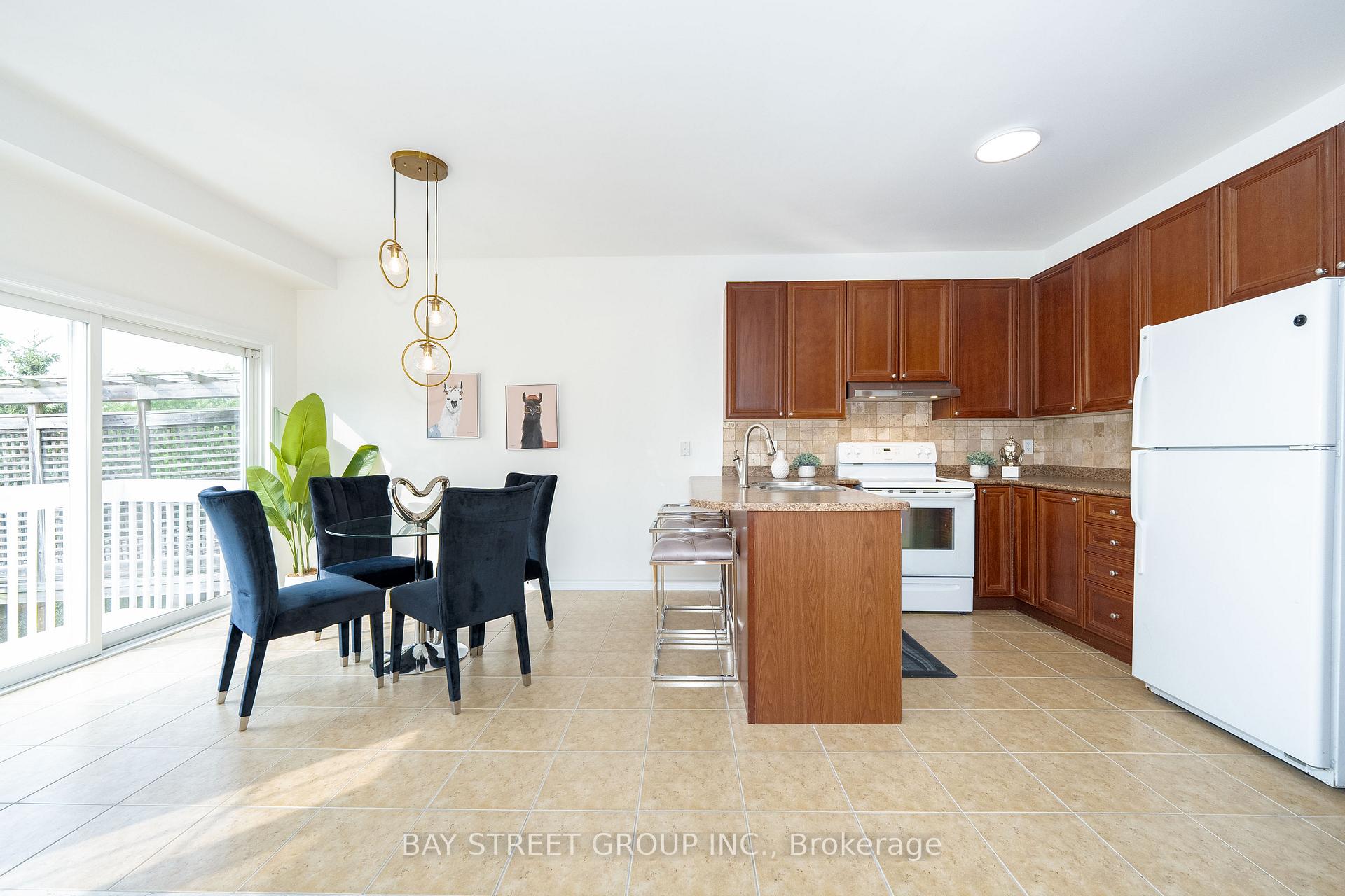 Photo 12 of 243 Zokol Drive, Aurora, Bayview Northeast — HOMEH