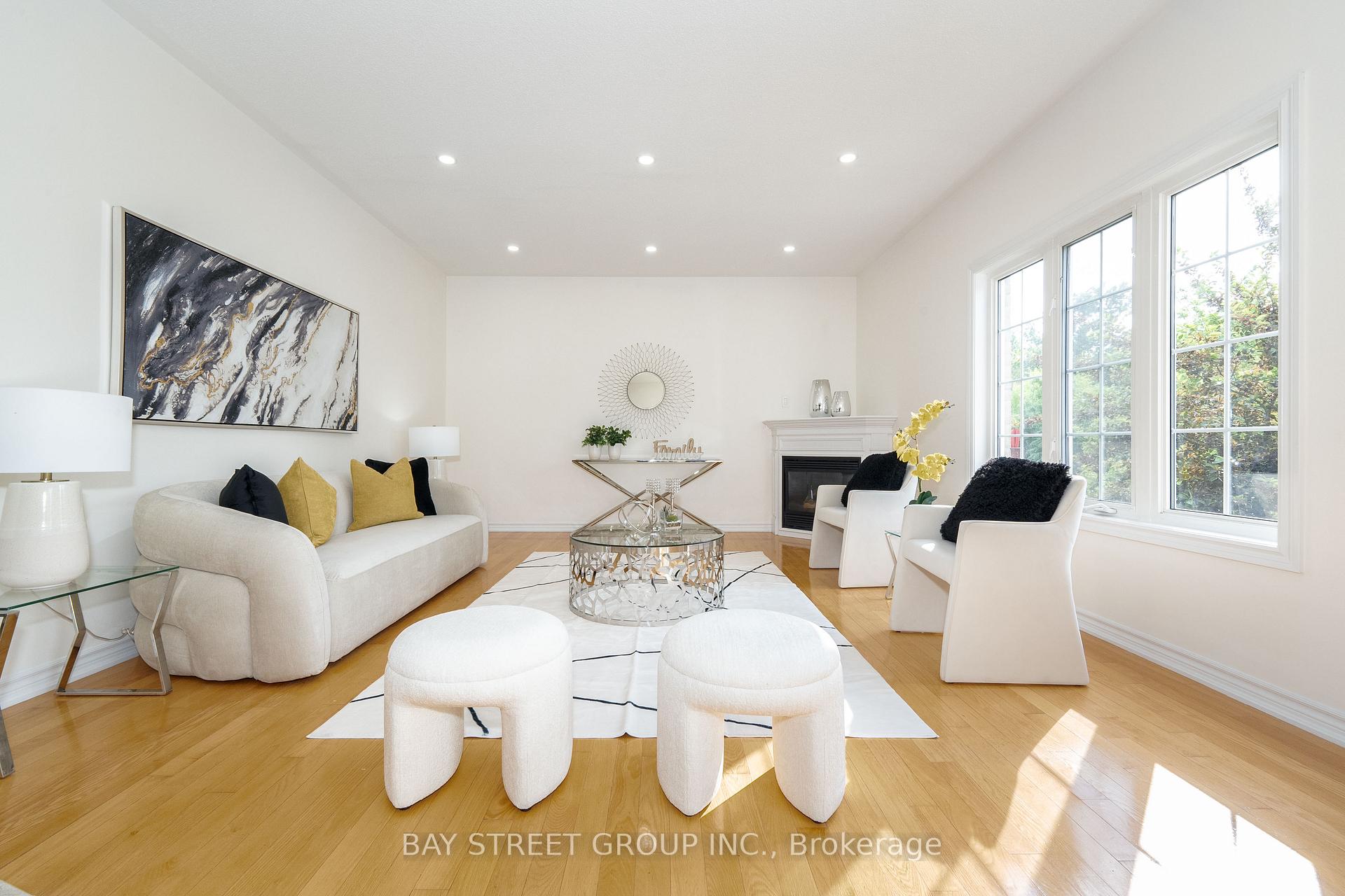 Photo 15 of 243 Zokol Drive, Aurora, Bayview Northeast — HOMEH