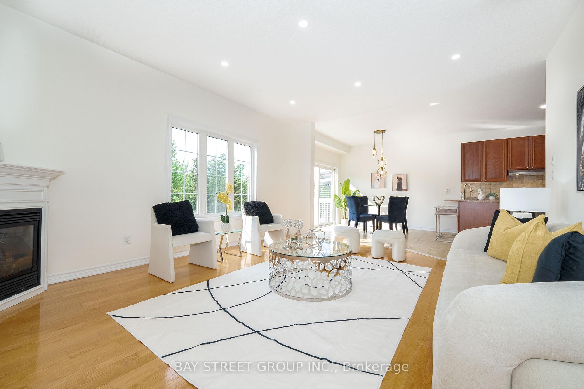 Photo 19 of 243 Zokol Drive, Aurora, Bayview Northeast — HOMEH