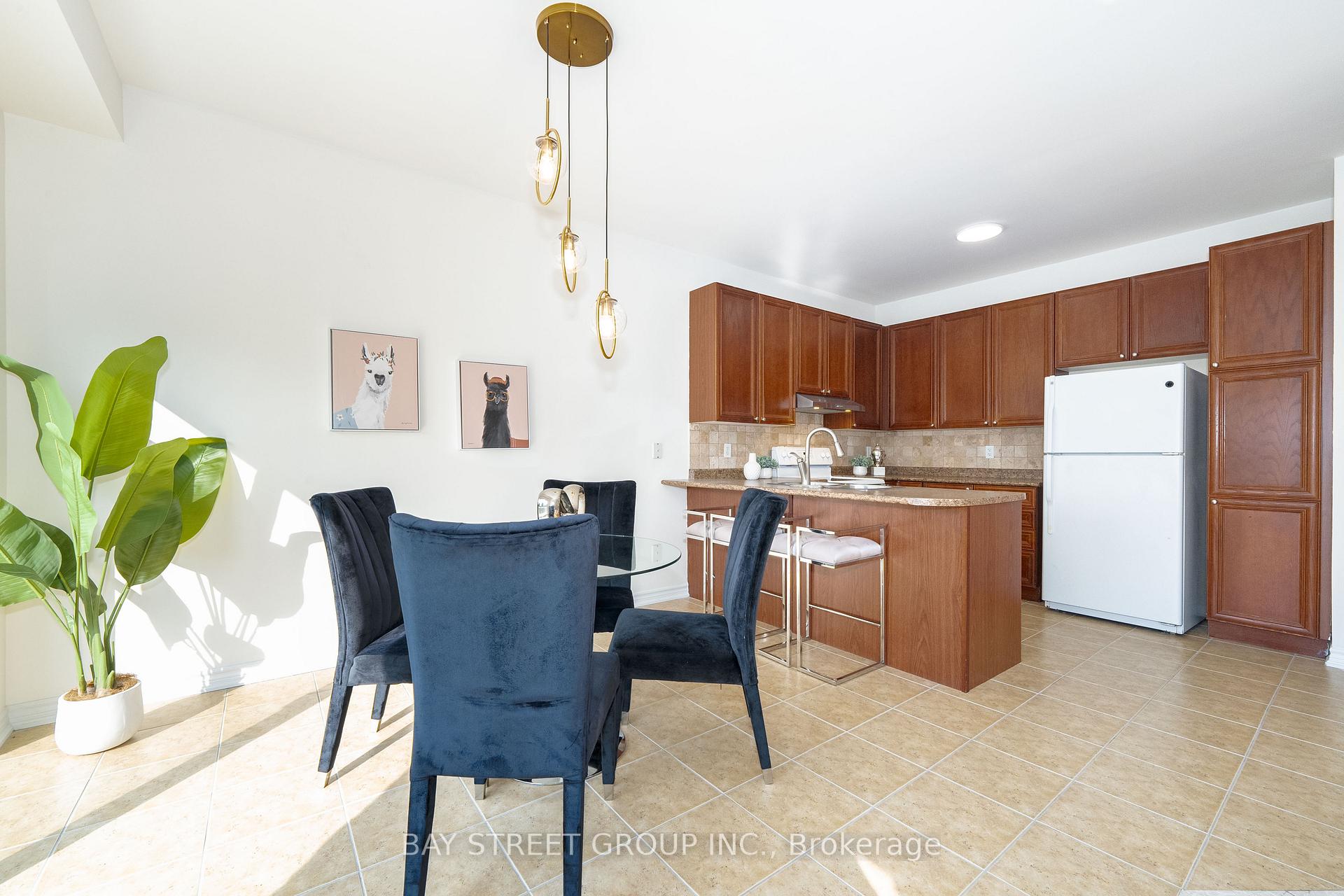 Photo 16 of 243 Zokol Drive, Aurora, Bayview Northeast — HOMEH
