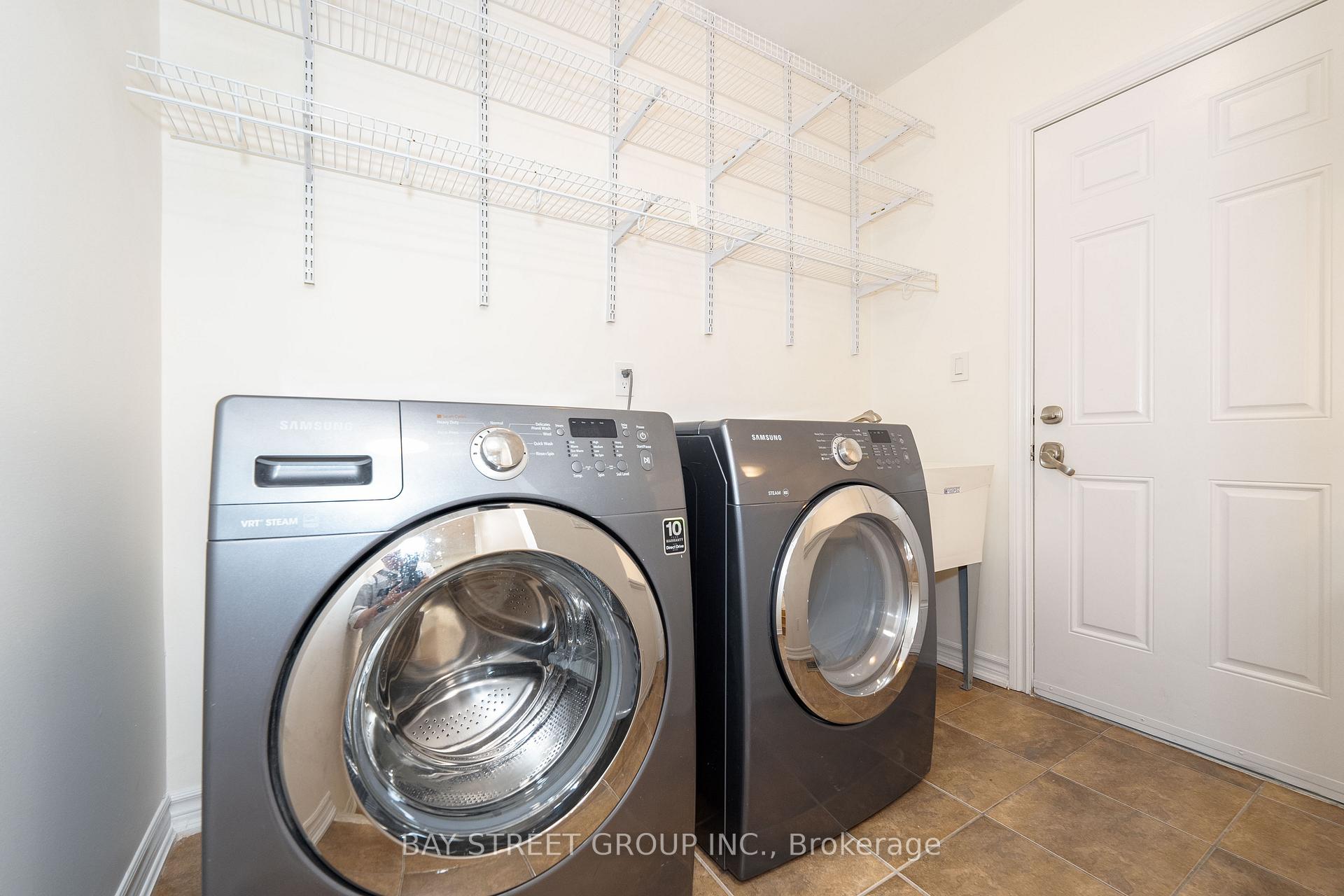 Photo 17 of 243 Zokol Drive, Aurora, Bayview Northeast — HOMEH