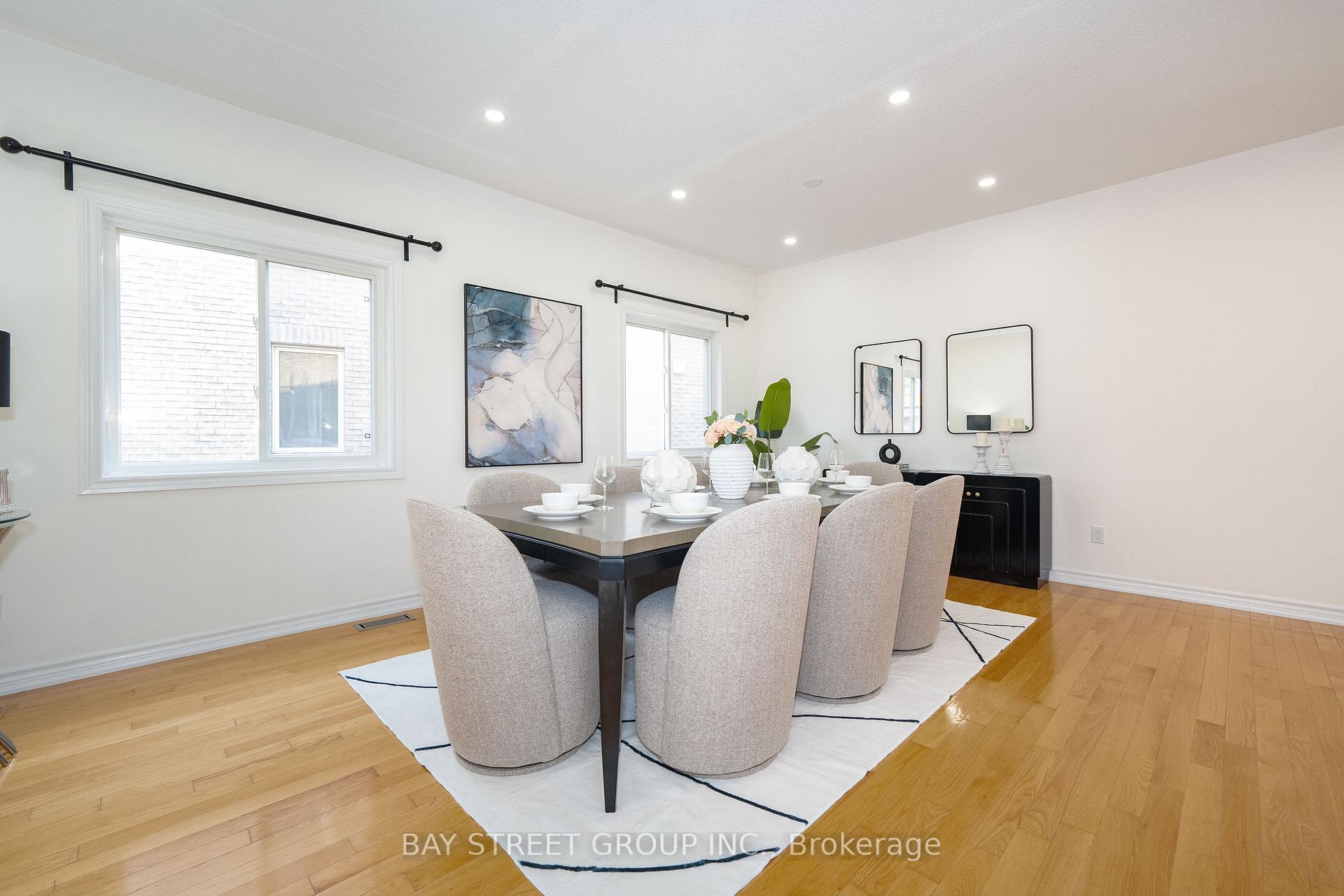 Photo 18 of 243 Zokol Drive, Aurora, Bayview Northeast — HOMEH