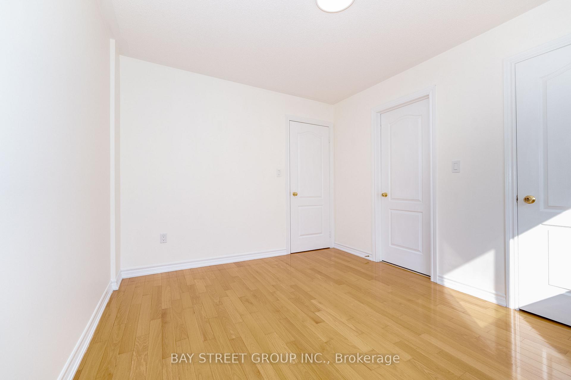 Photo 22 of 243 Zokol Drive, Aurora, Bayview Northeast — HOMEH