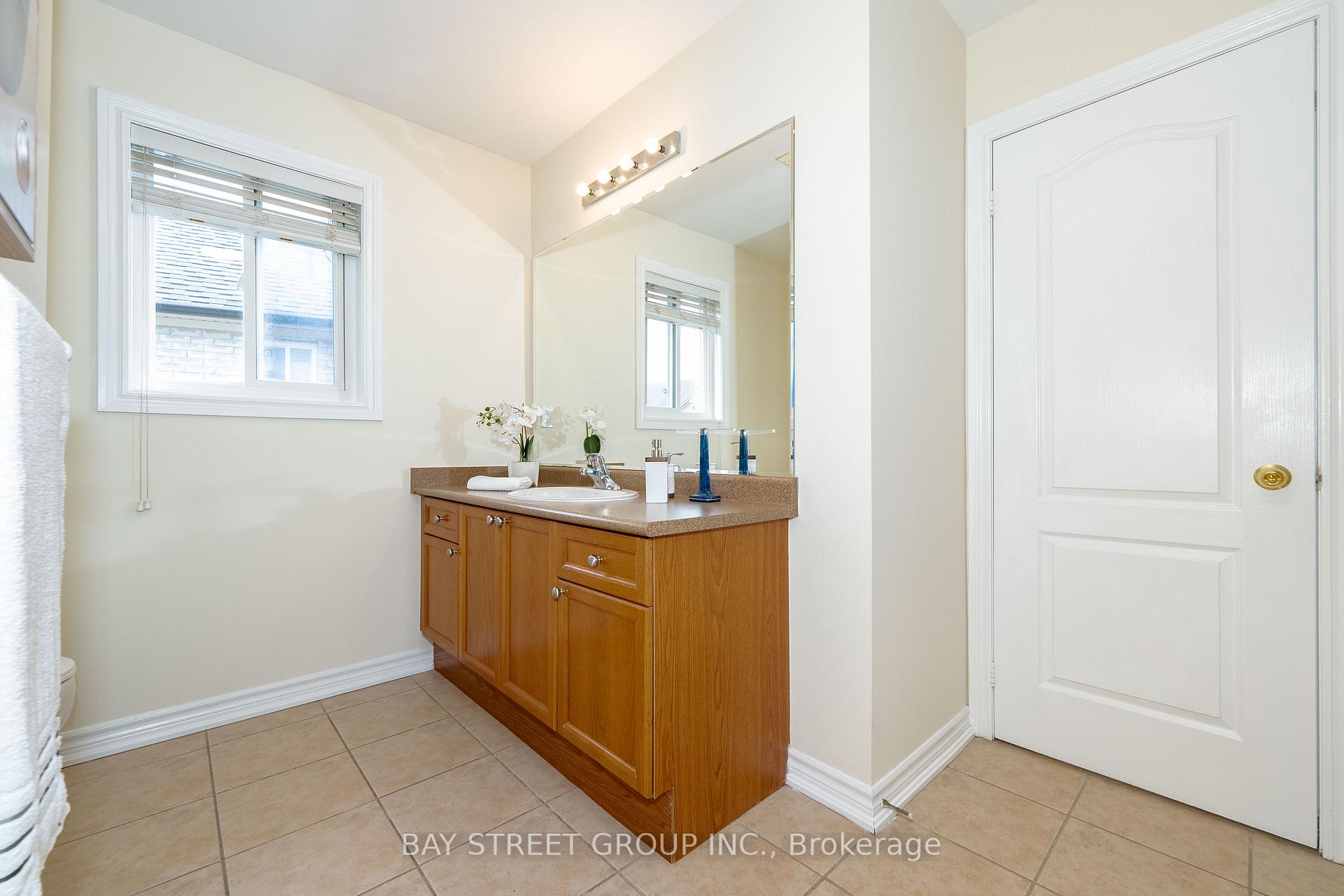 Photo 32 of 243 Zokol Drive, Aurora, Bayview Northeast — HOMEH