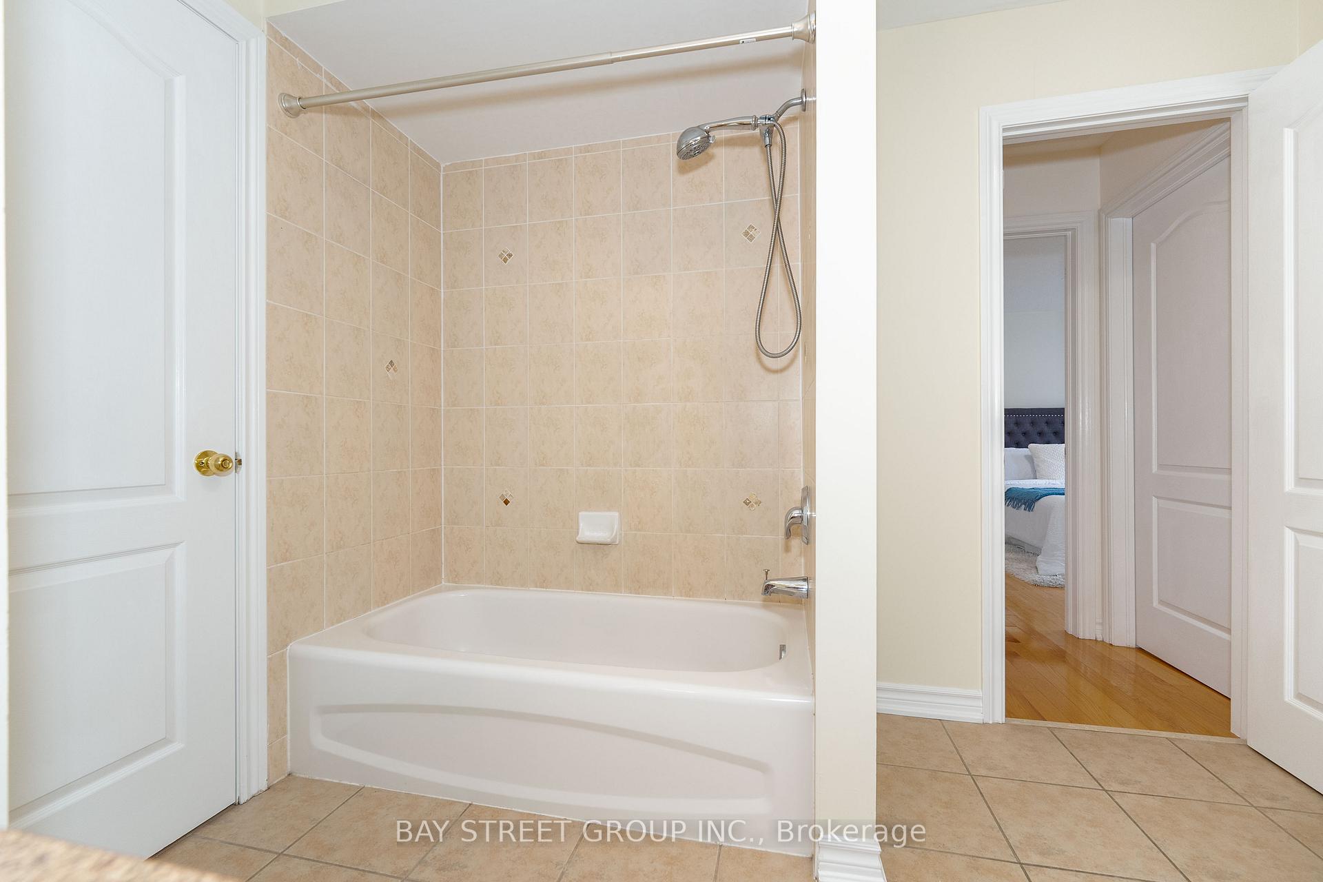 Photo 27 of 243 Zokol Drive, Aurora, Bayview Northeast — HOMEH