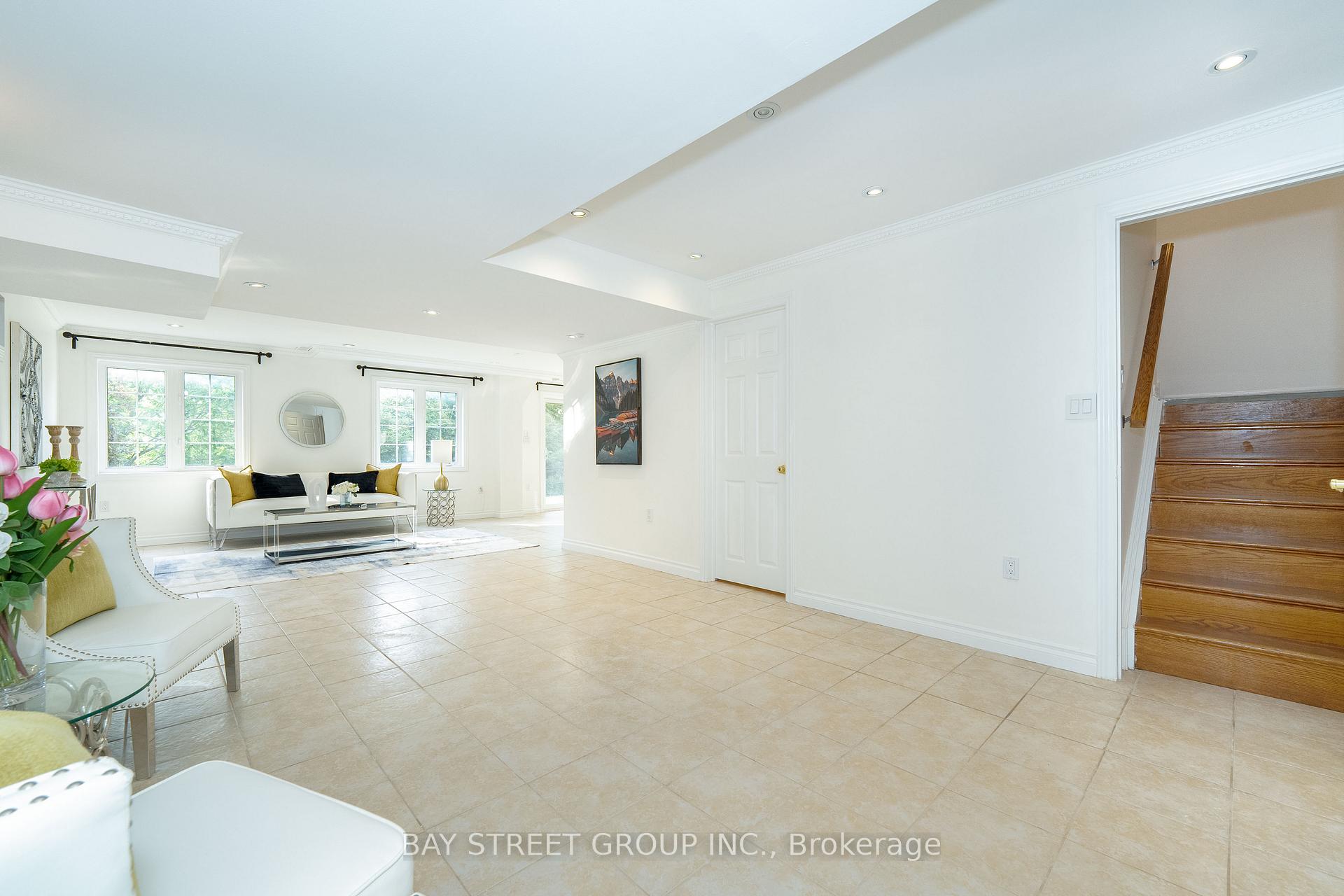Photo 36 of 243 Zokol Drive, Aurora, Bayview Northeast — HOMEH