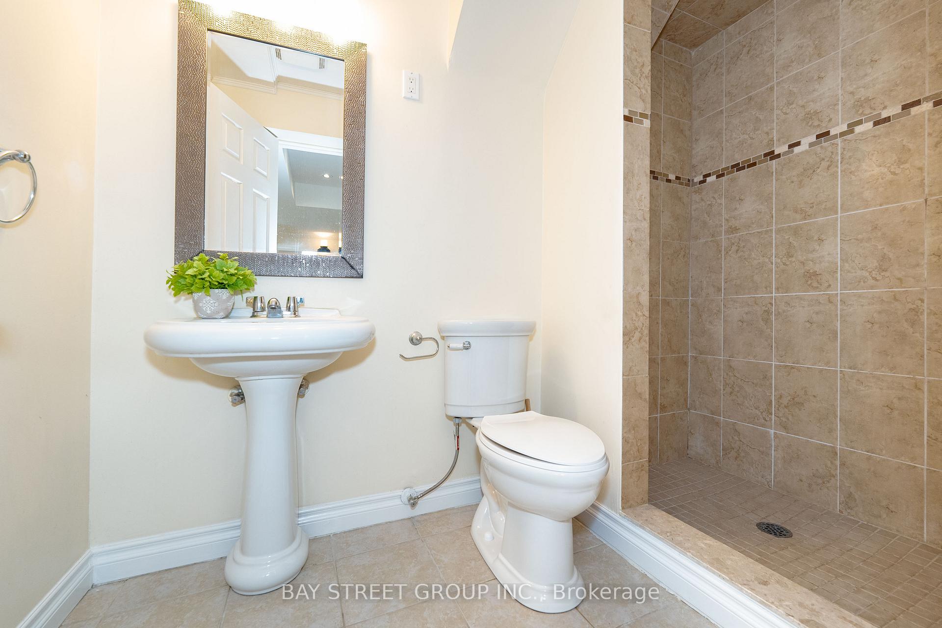 Photo 41 of 243 Zokol Drive, Aurora, Bayview Northeast — HOMEH