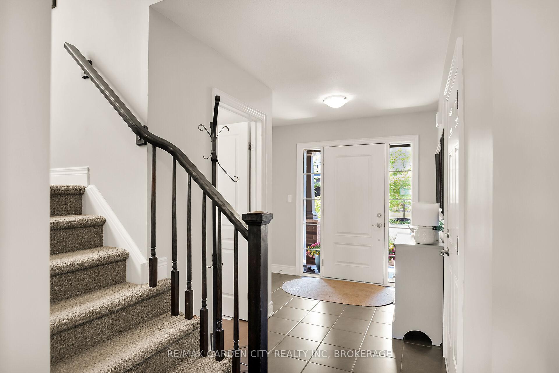 Photo 8 of 36 Silverwood Avenue, Welland, Coyle Creek — HOMEH