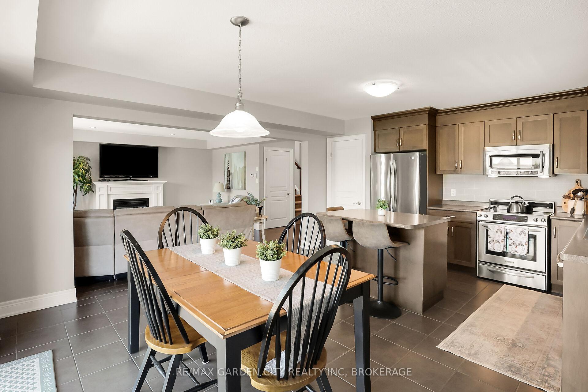 Photo 12 of 36 Silverwood Avenue, Welland, Coyle Creek — HOMEH