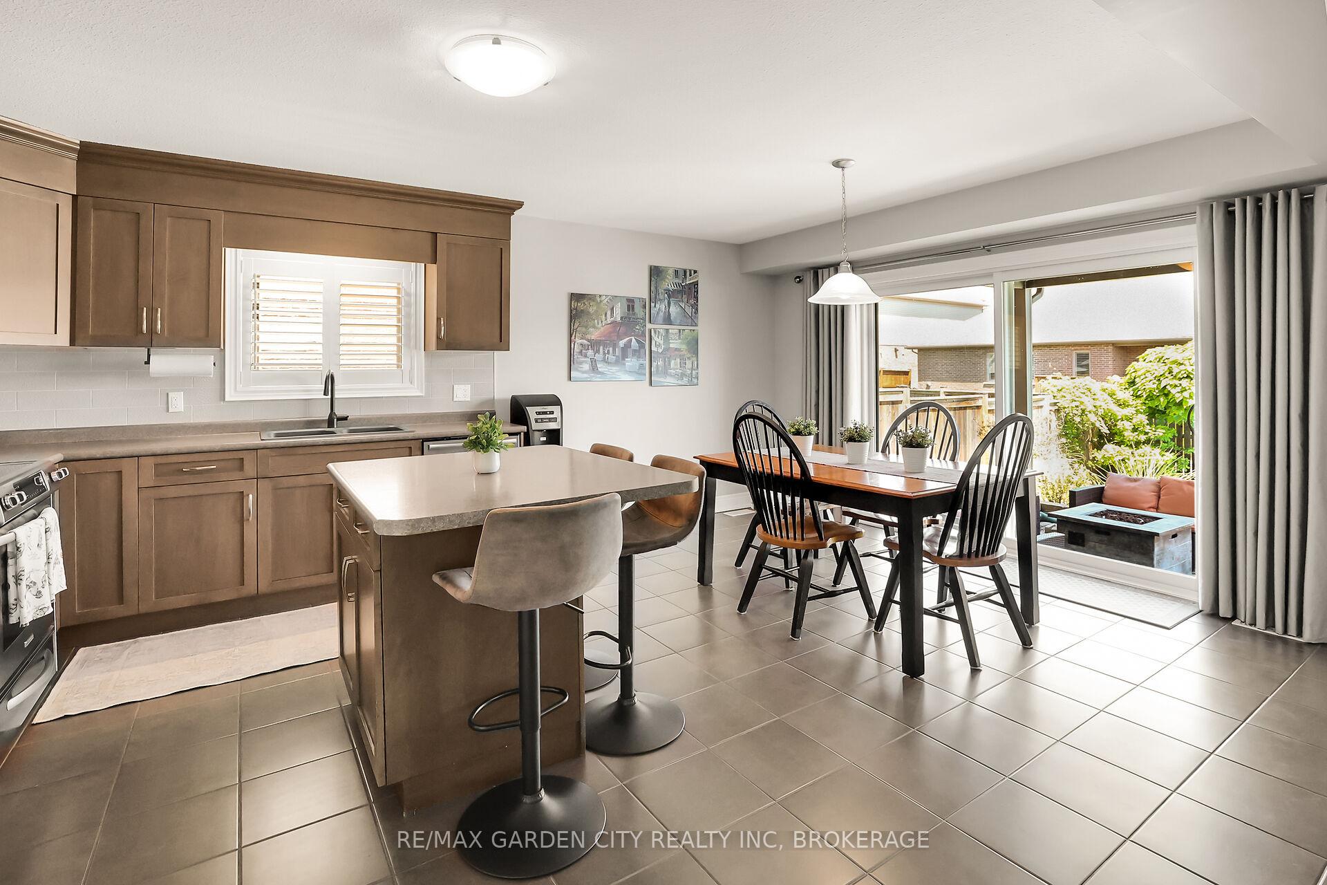 Photo 13 of 36 Silverwood Avenue, Welland, Coyle Creek — HOMEH