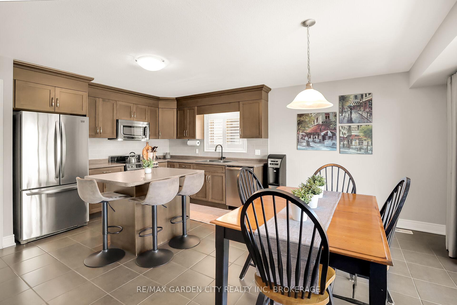 Photo 14 of 36 Silverwood Avenue, Welland, Coyle Creek — HOMEH
